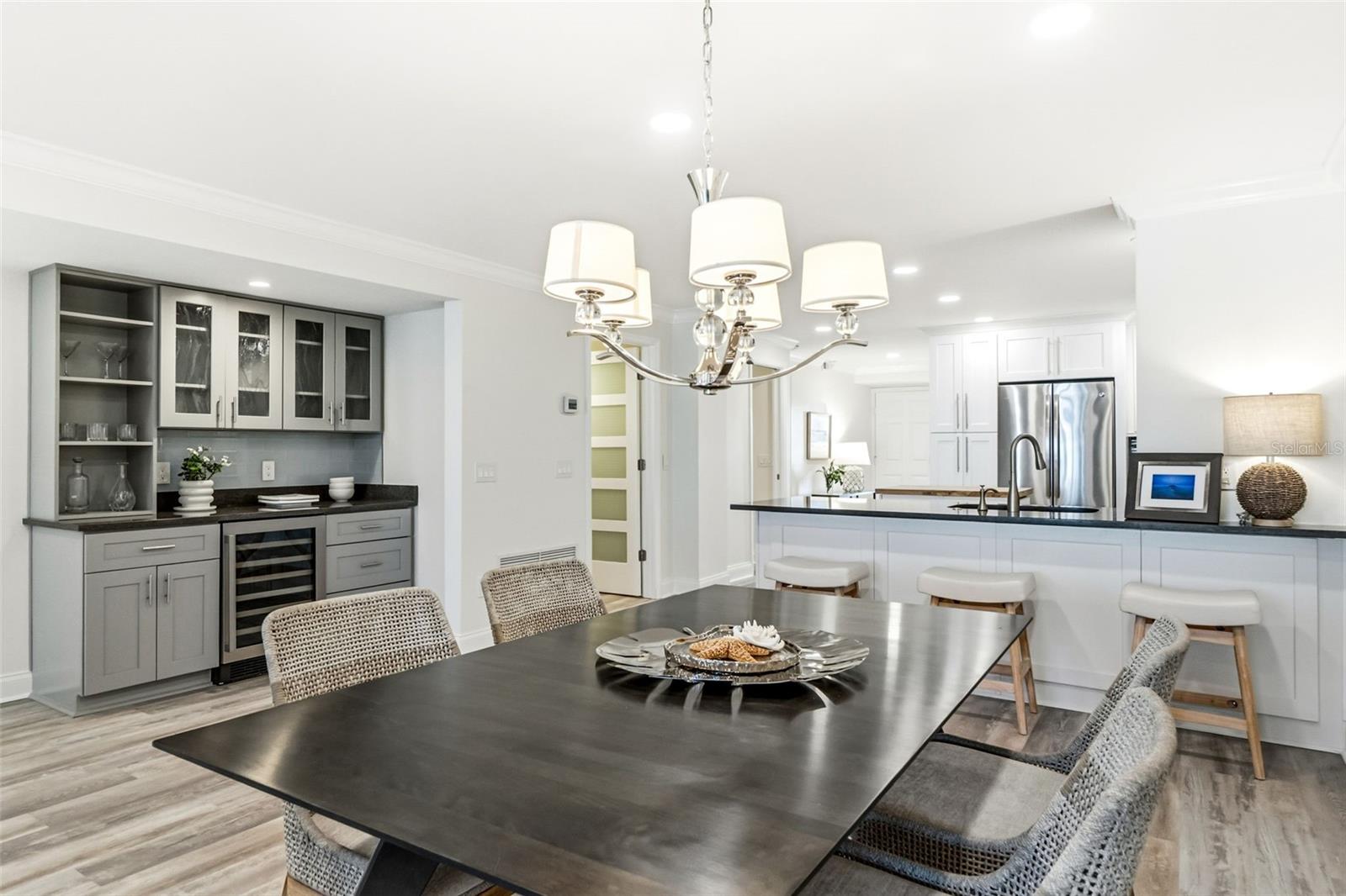 Image 10 of 52 For 5880 Midnight Pass Road 710