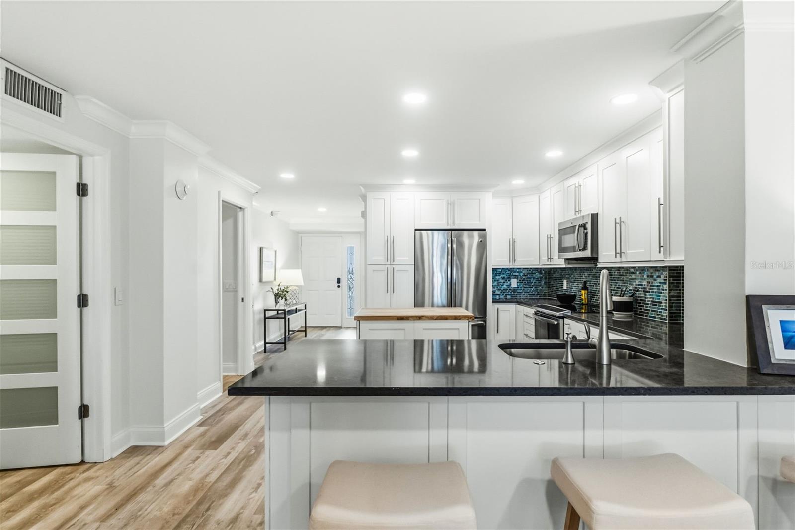 Image 11 of 52 For 5880 Midnight Pass Road 710