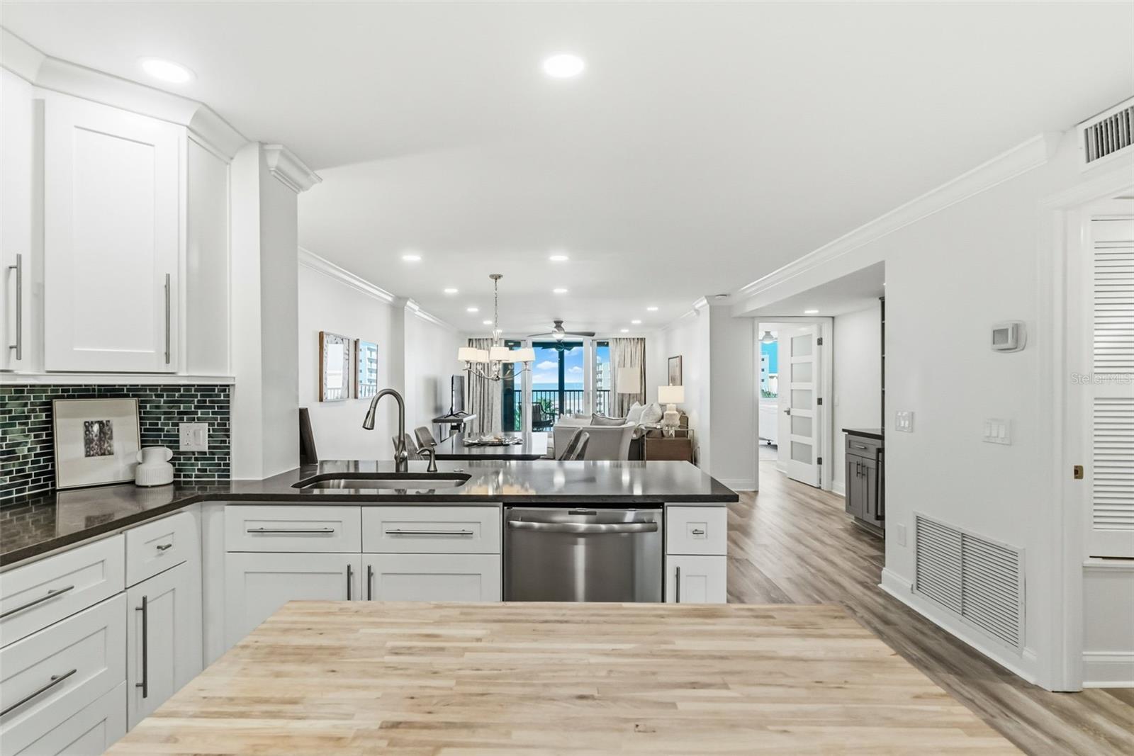 Image 13 of 52 For 5880 Midnight Pass Road 710