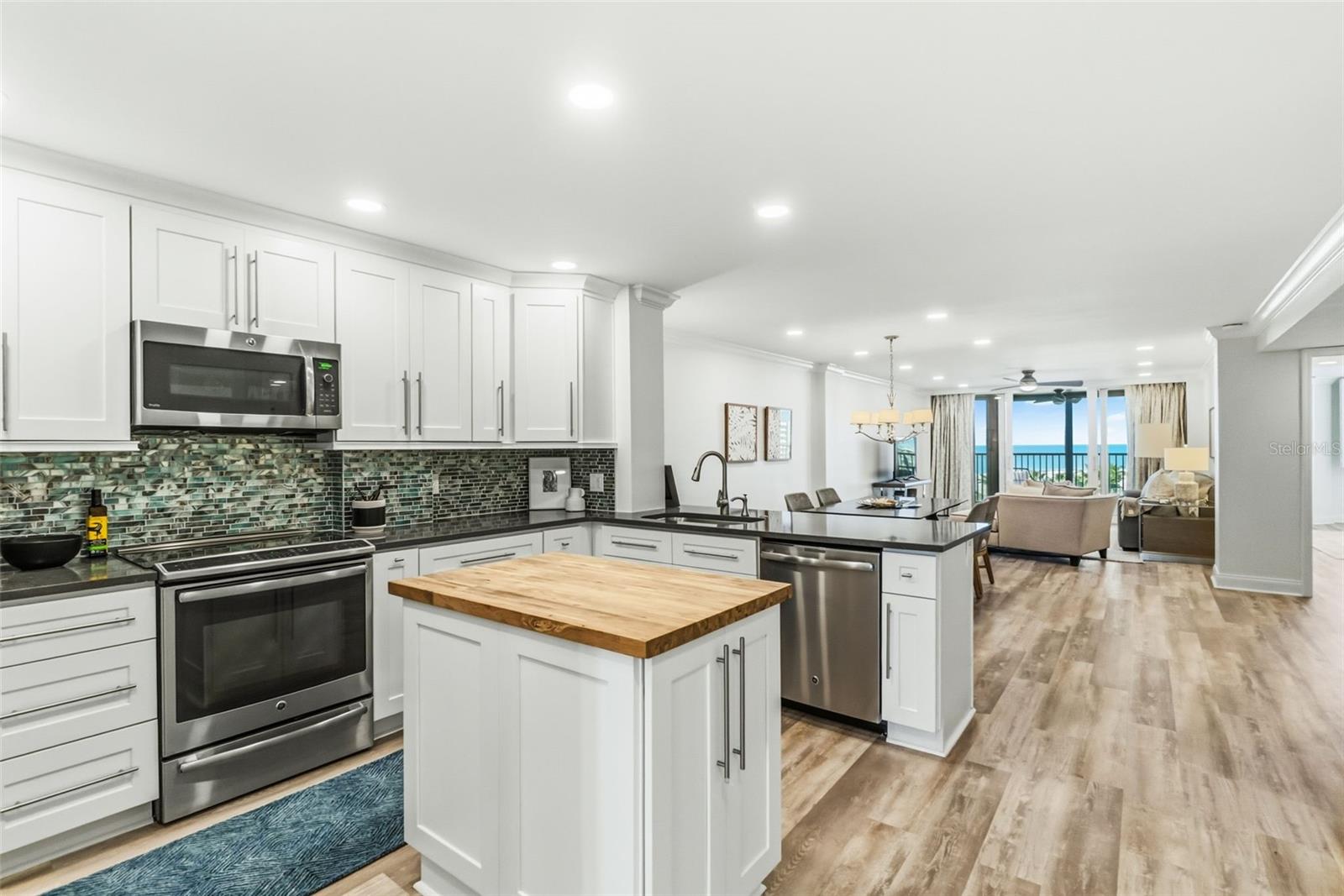 Image 14 of 52 For 5880 Midnight Pass Road 710