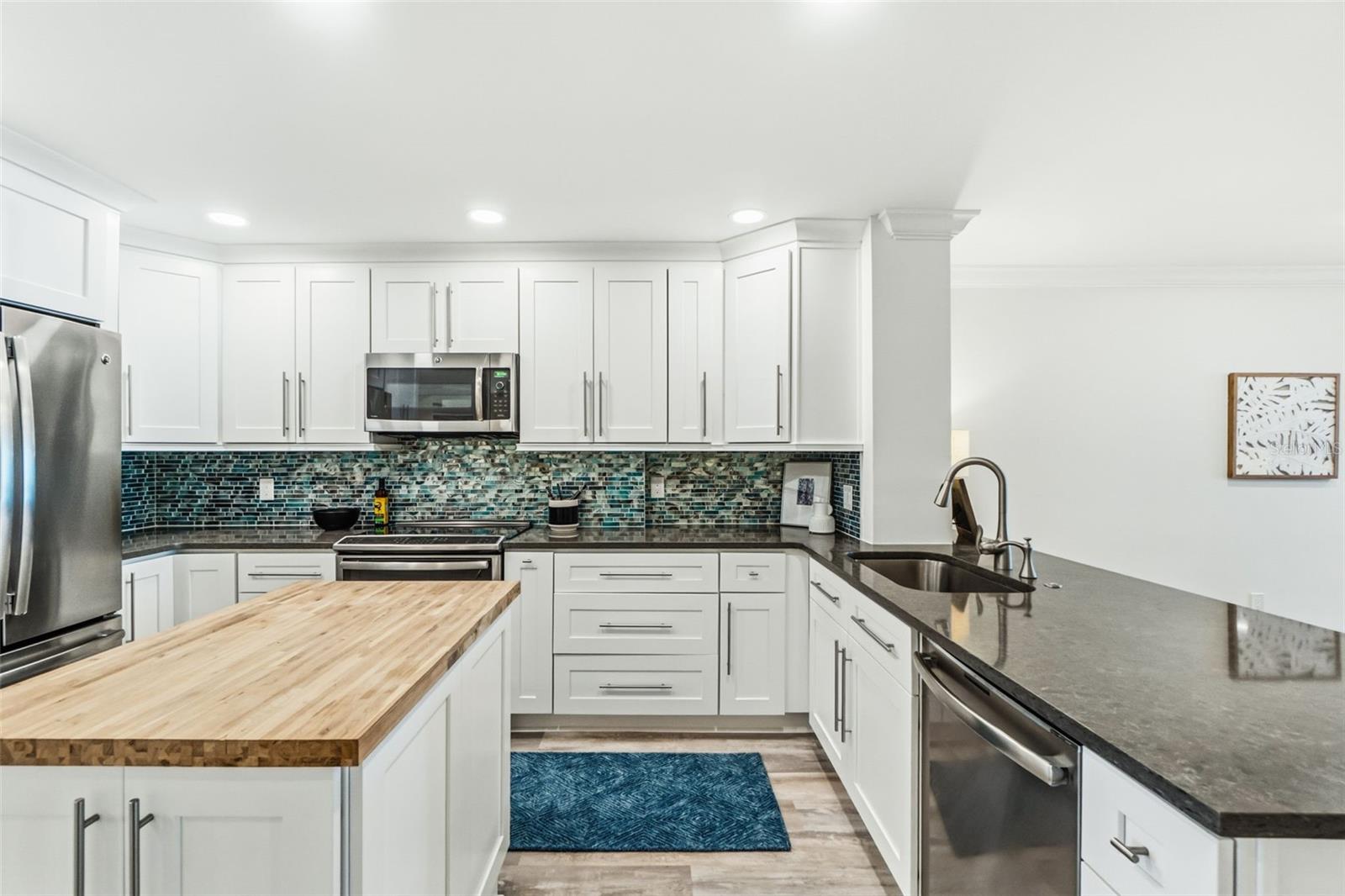 Image 16 of 52 For 5880 Midnight Pass Road 710