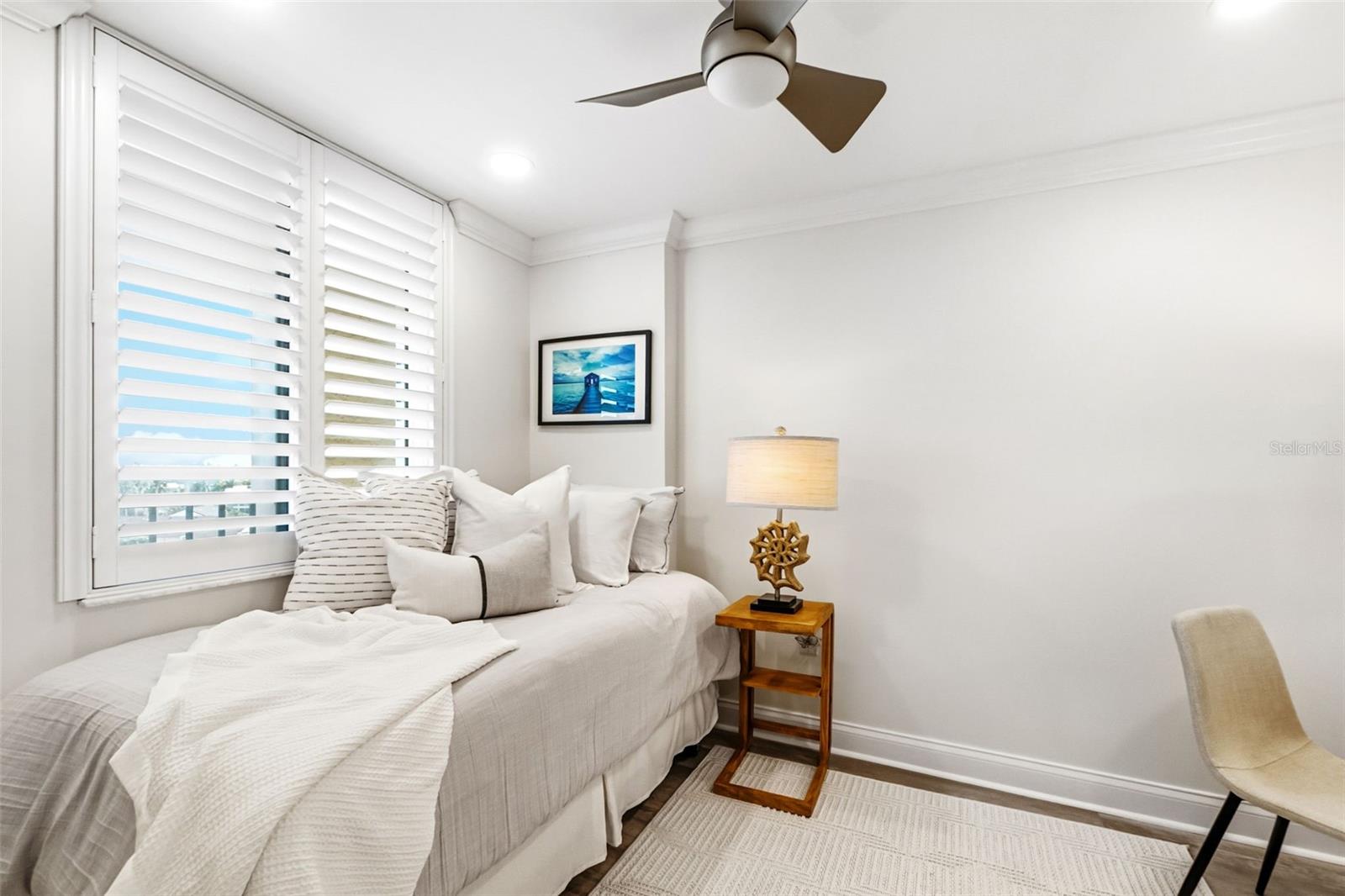 Image 26 of 52 For 5880 Midnight Pass Road 710