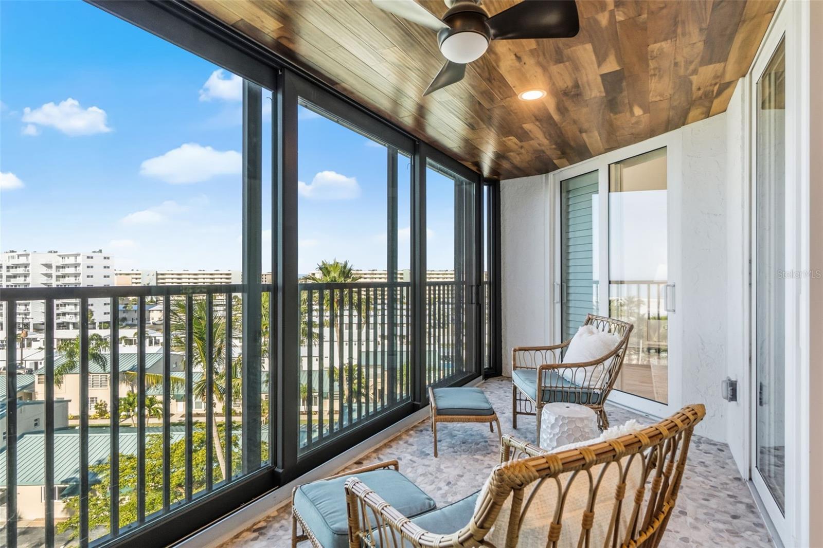 Image 29 of 52 For 5880 Midnight Pass Road 710