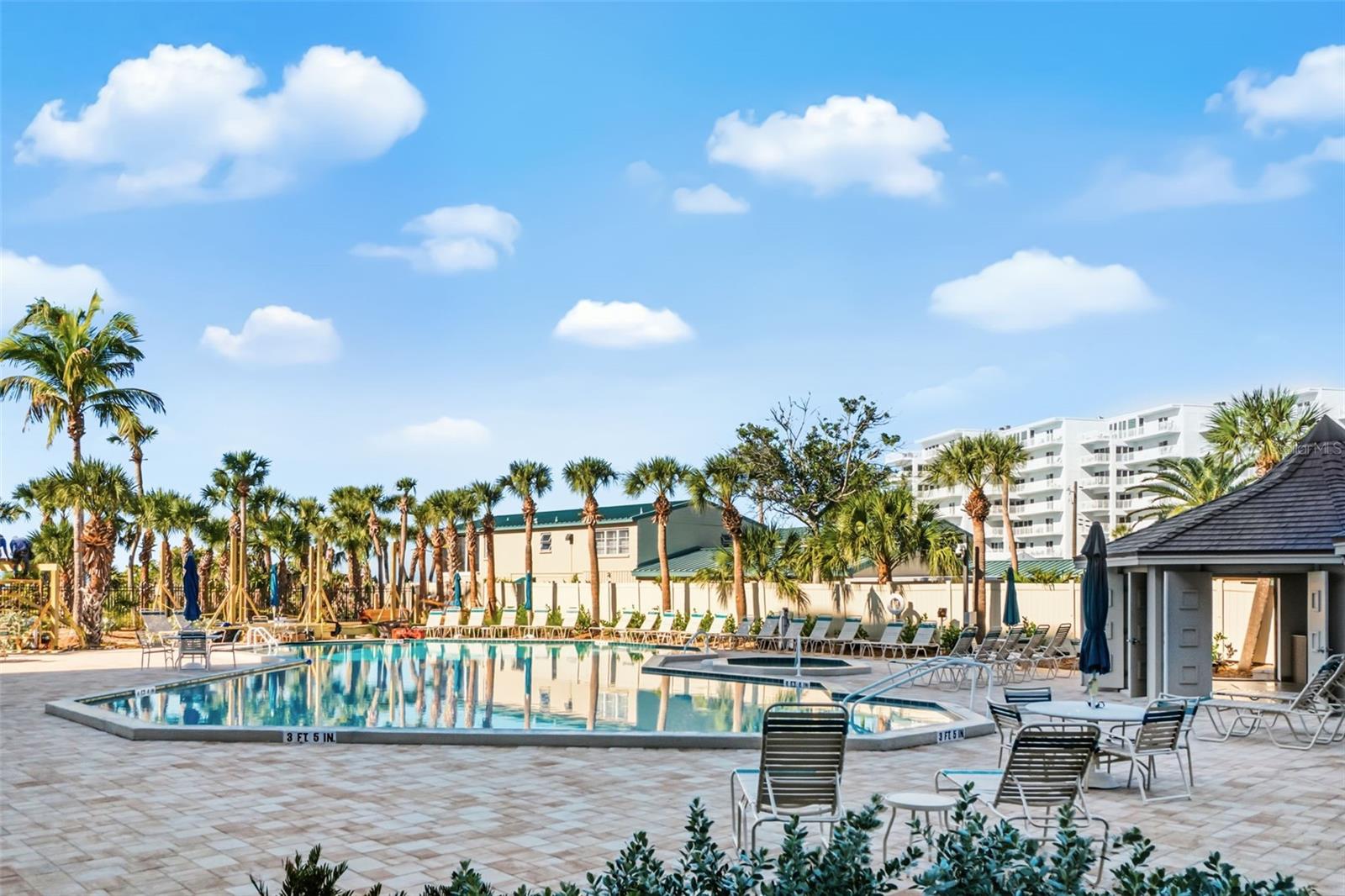 Image 33 of 52 For 5880 Midnight Pass Road 710