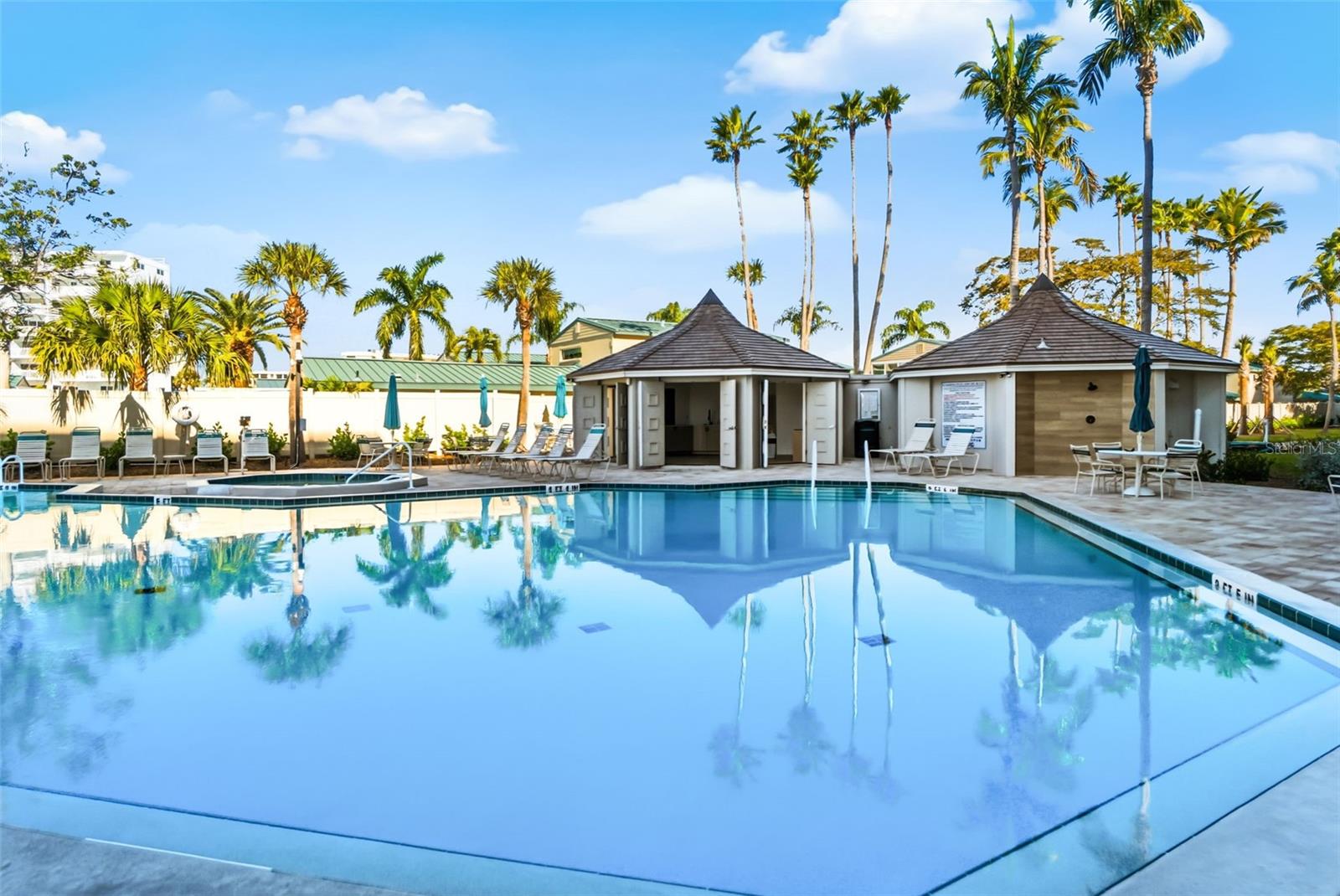 Image 34 of 52 For 5880 Midnight Pass Road 710