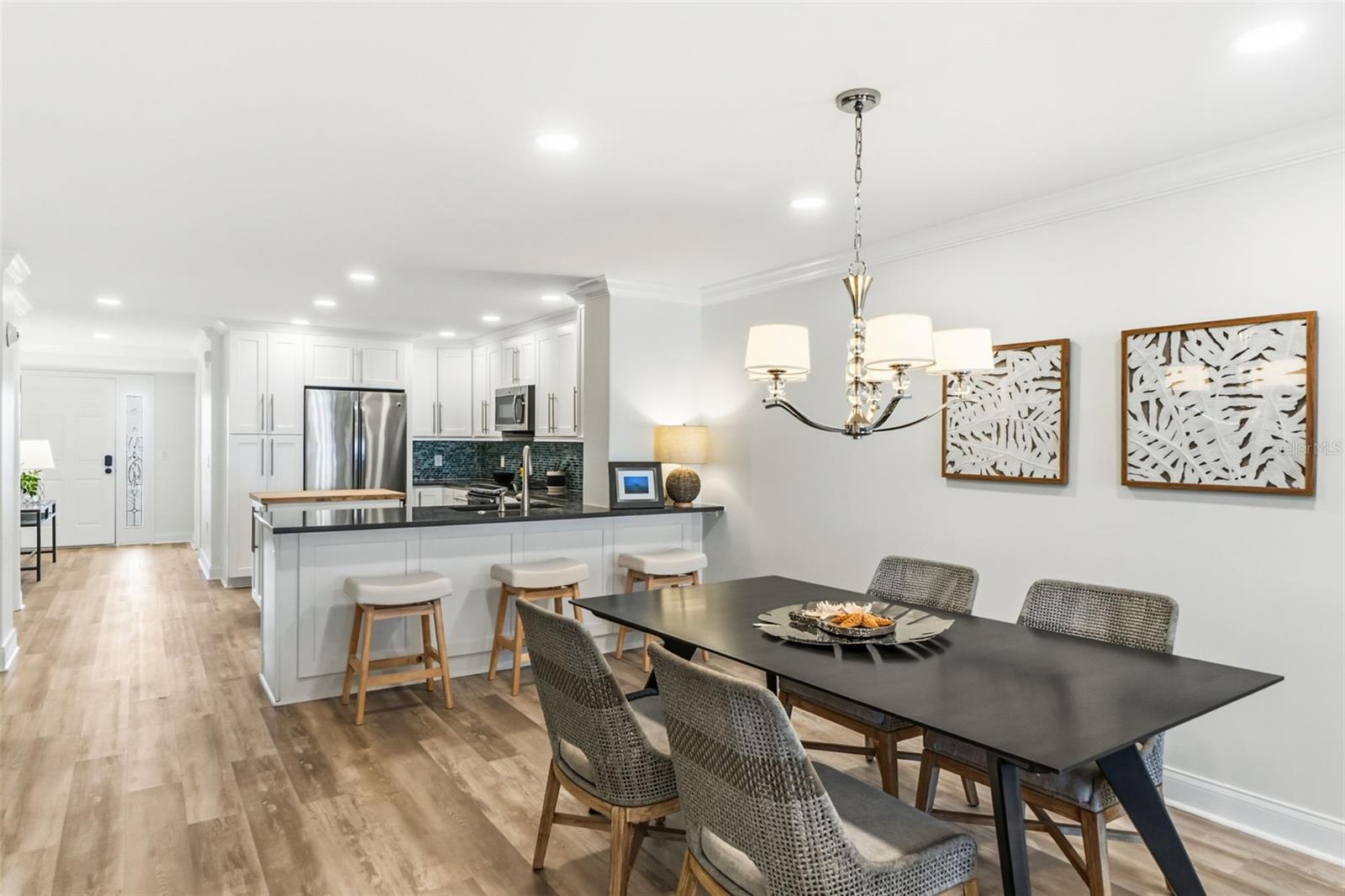 Image 4 of 52 For 5880 Midnight Pass Road 710