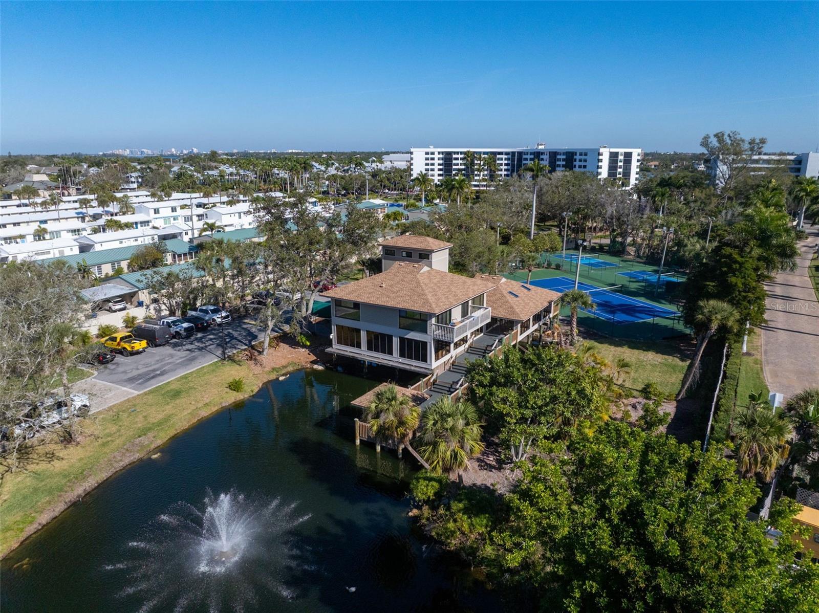 Image 40 of 52 For 5880 Midnight Pass Road 710