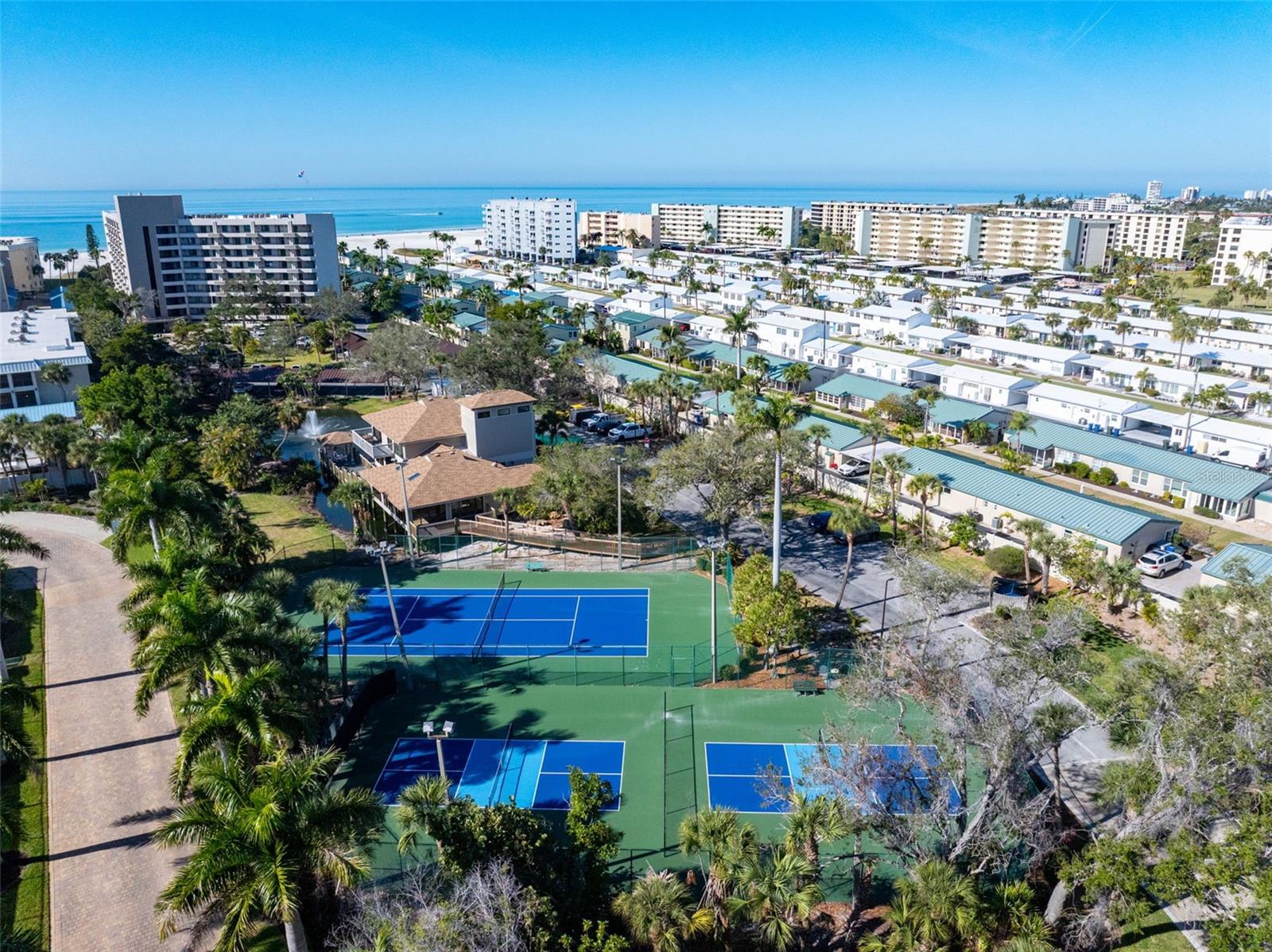 Image 41 of 52 For 5880 Midnight Pass Road 710