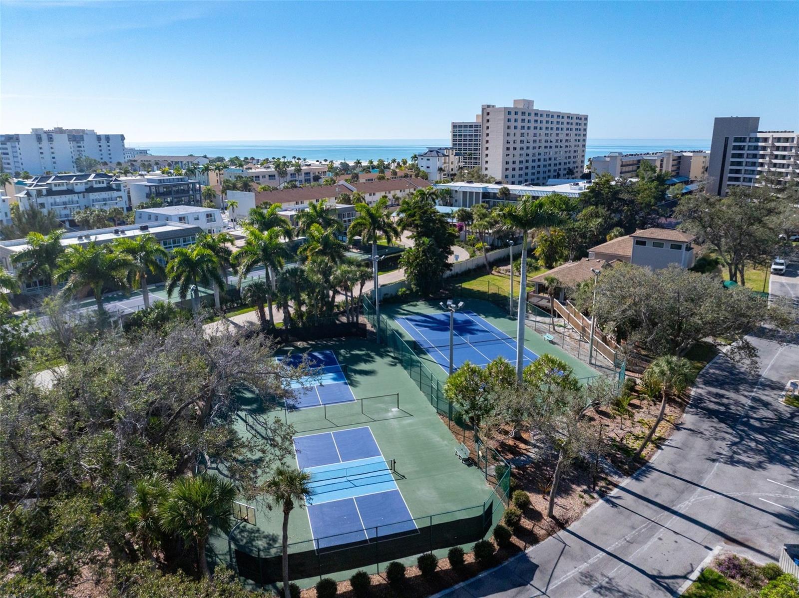 Image 42 of 52 For 5880 Midnight Pass Road 710