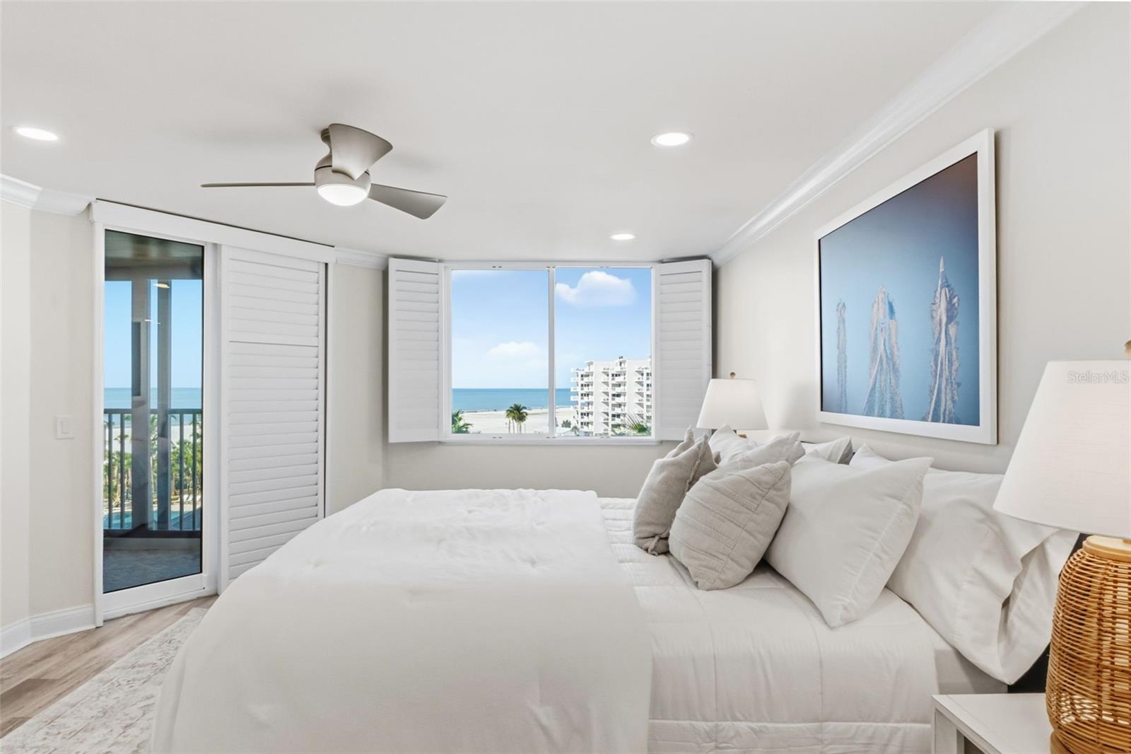 Image 43 of 52 For 5880 Midnight Pass Road 710