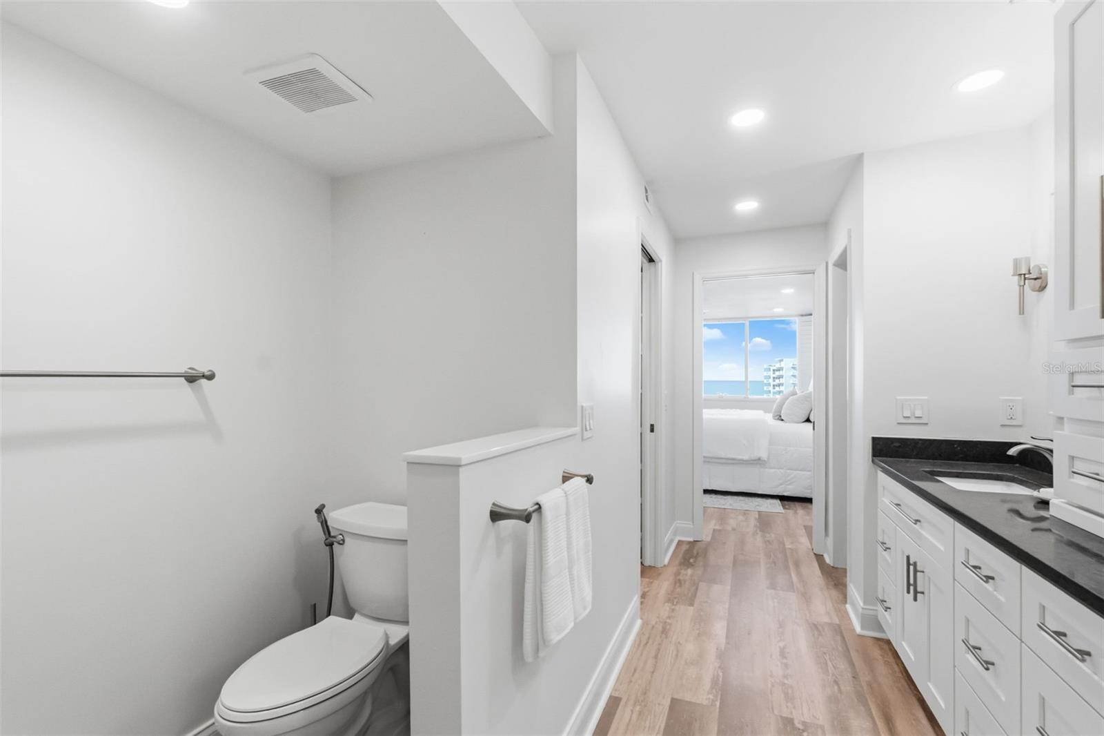 Image 45 of 52 For 5880 Midnight Pass Road 710