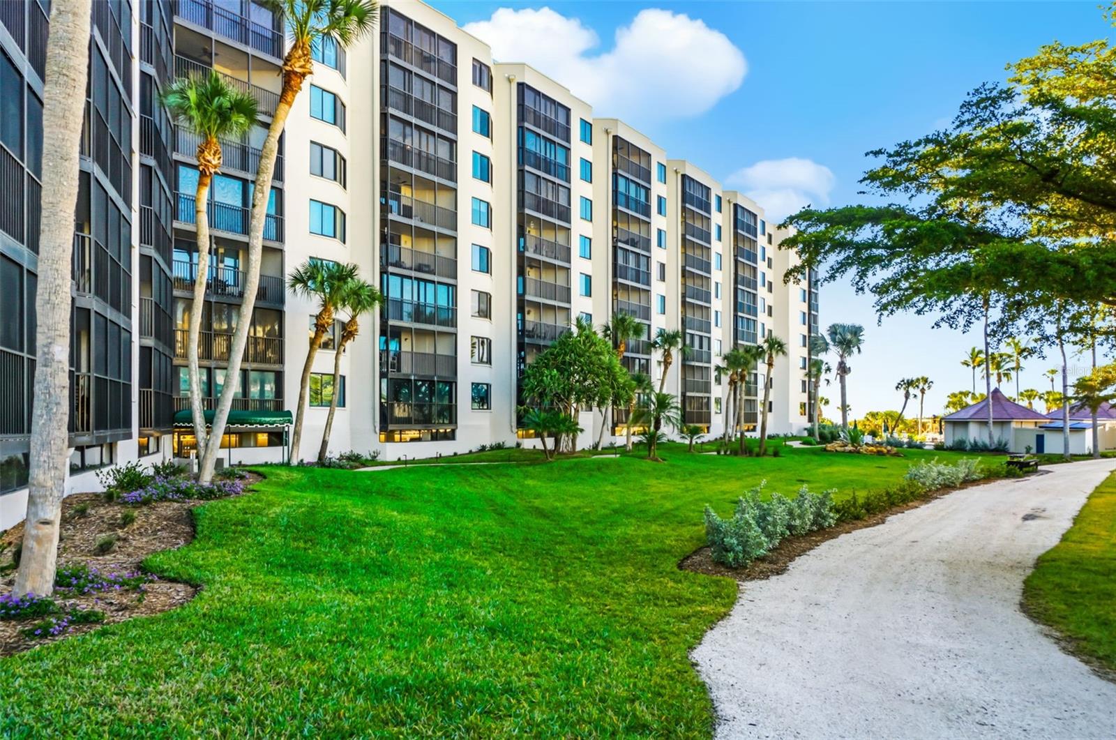 Image 47 of 52 For 5880 Midnight Pass Road 710