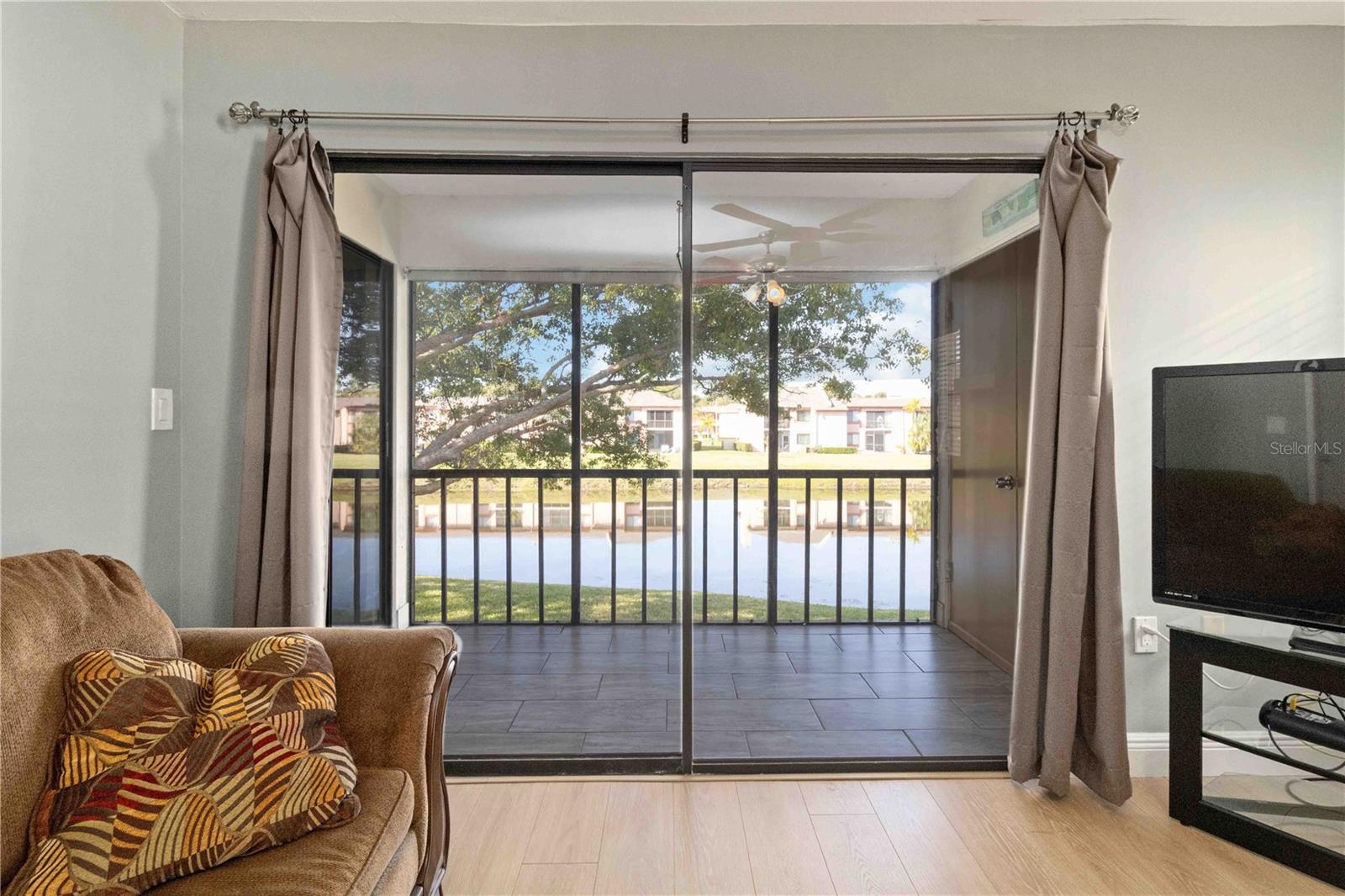 Image 12 of 47 For 118 Lakeview Way  118