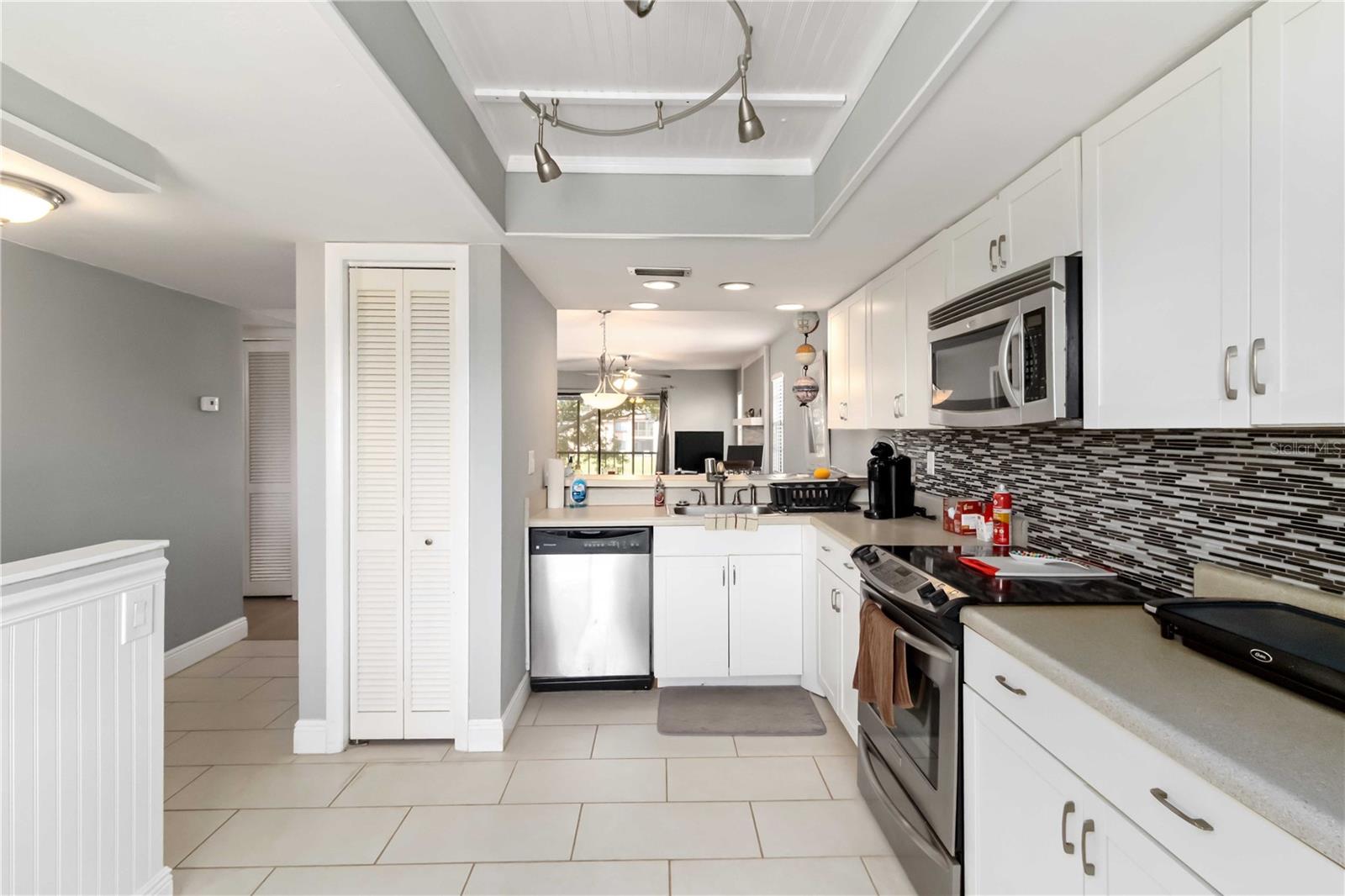 Image 16 of 47 For 118 Lakeview Way  118