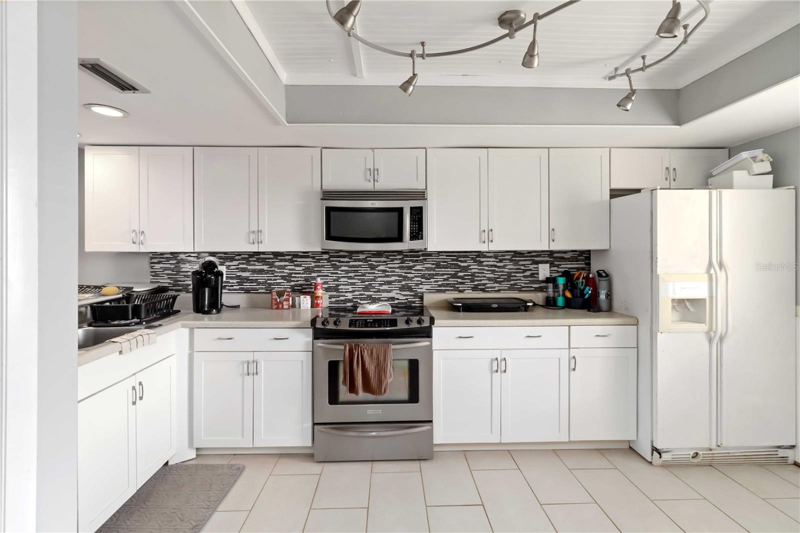 Image 17 of 47 For 118 Lakeview Way  118