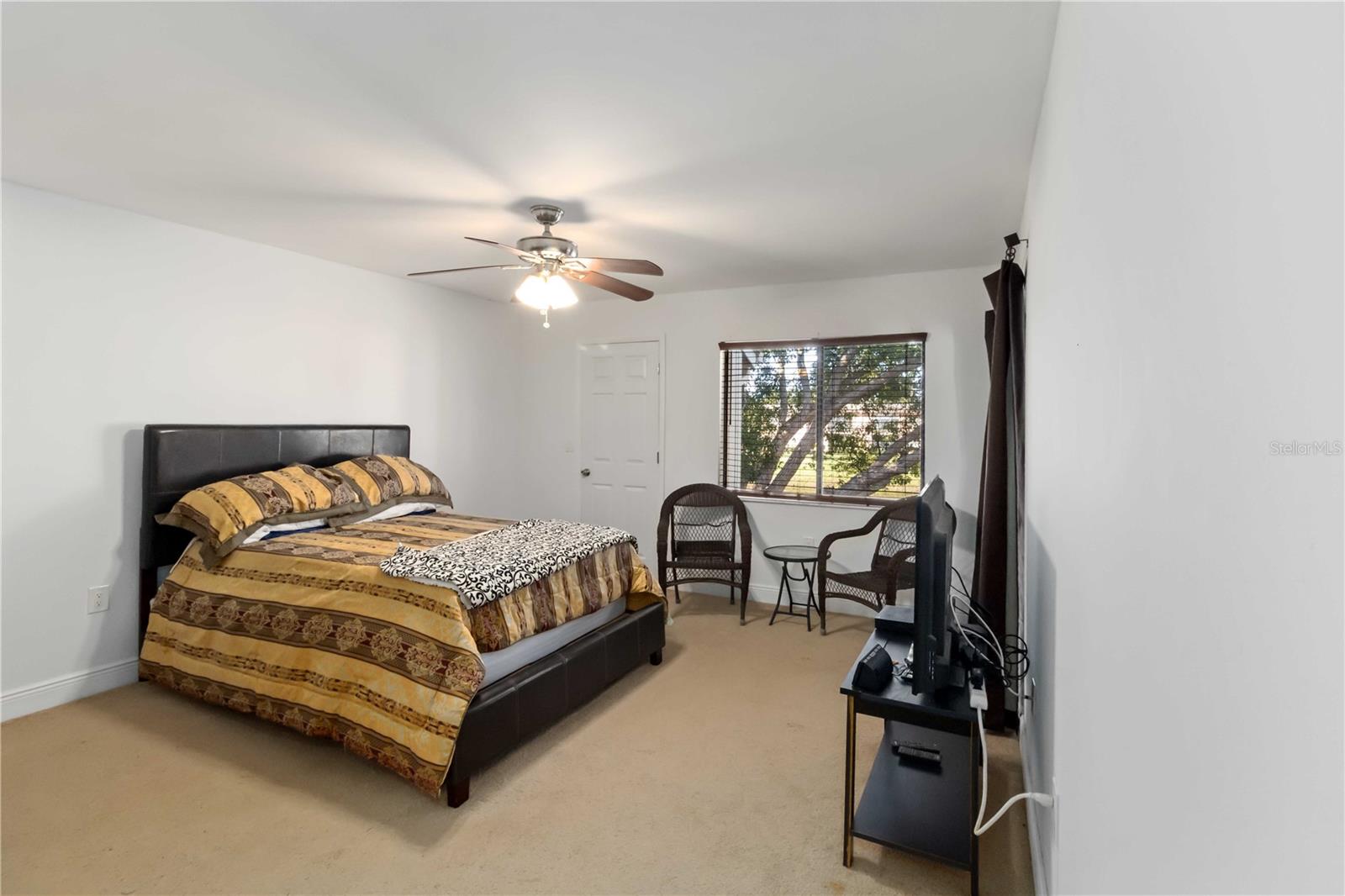 Image 18 of 47 For 118 Lakeview Way  118