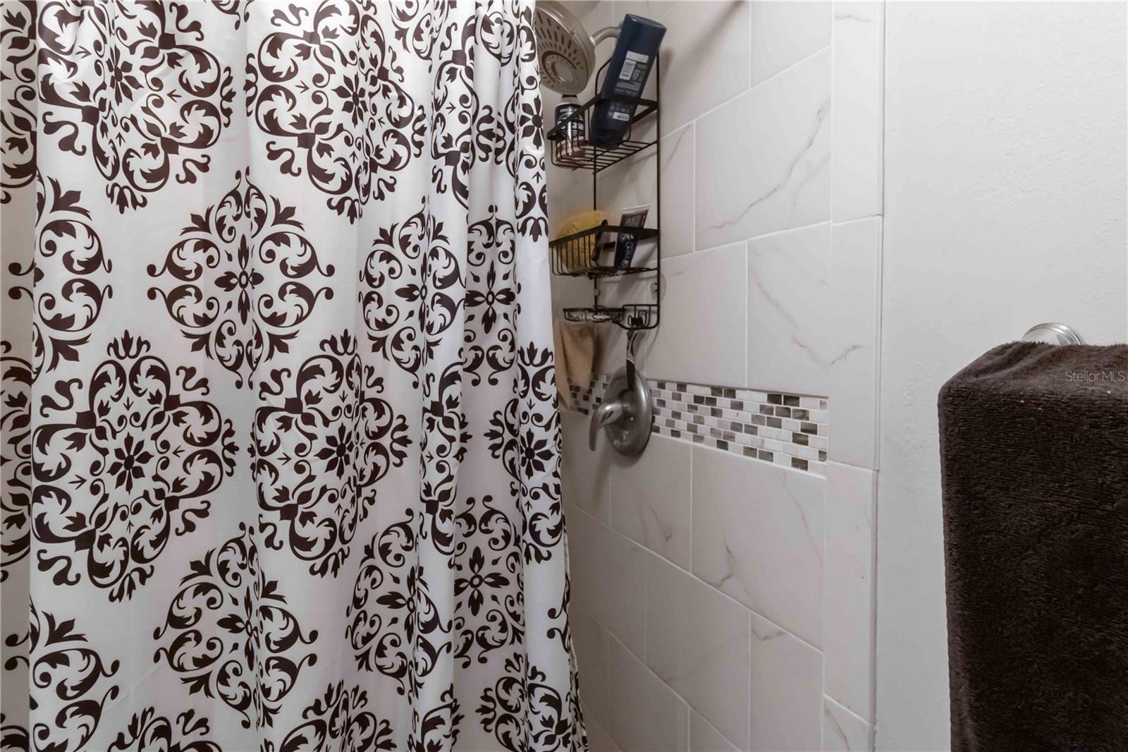 Image 23 of 47 For 118 Lakeview Way  118