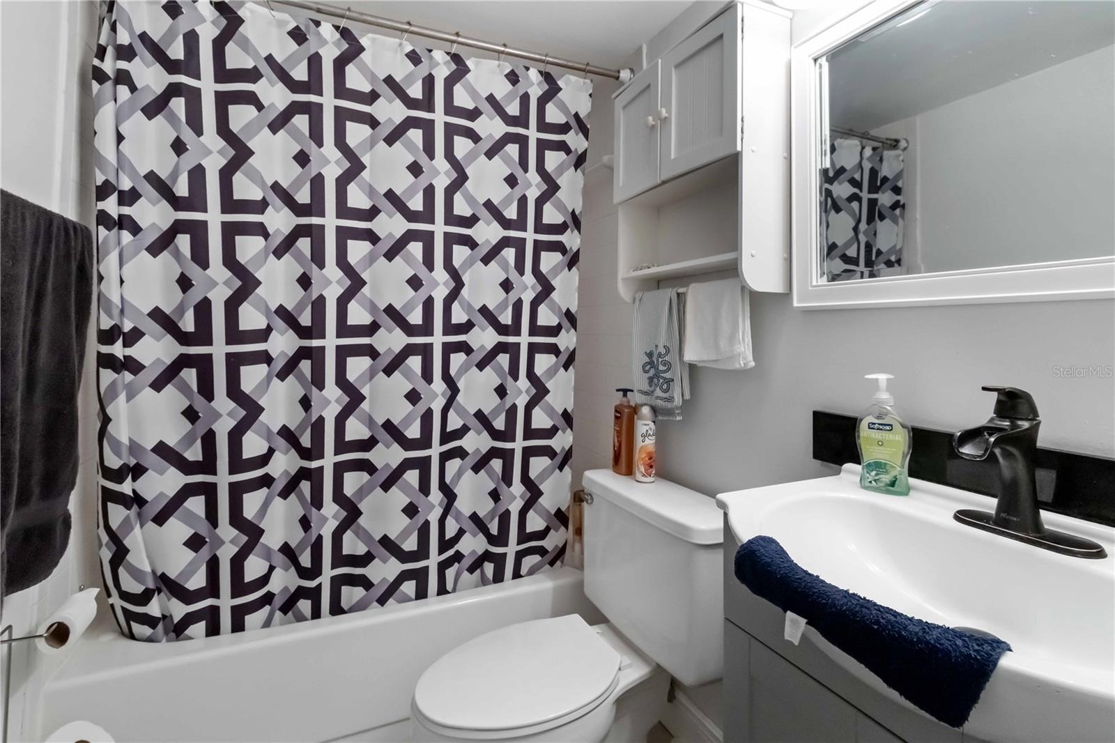 Image 27 of 47 For 118 Lakeview Way  118