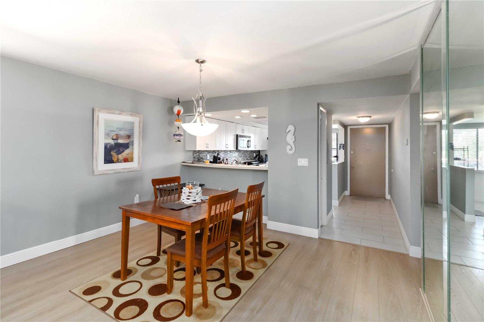 Image 6 of 47 For 118 Lakeview Way  118