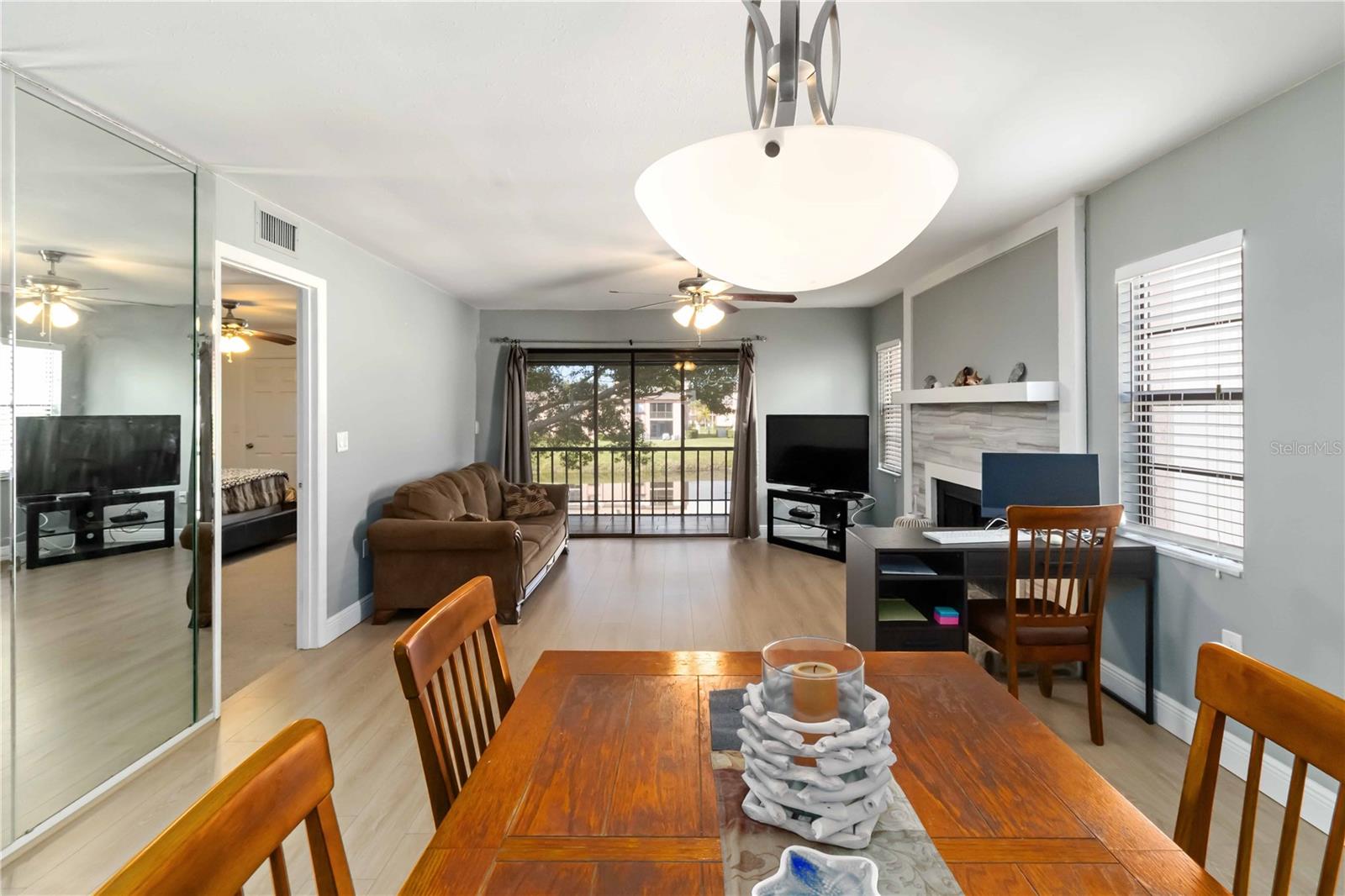 Image 9 of 47 For 118 Lakeview Way  118