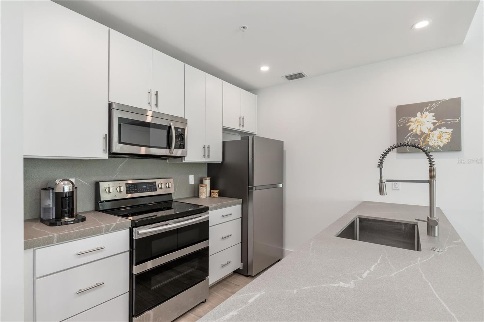 Image 10 of 35 For 332 Cocoanut Avenue 411