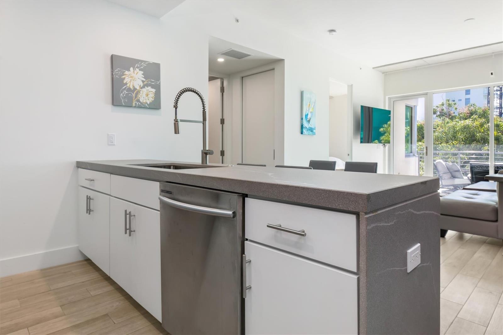 Image 12 of 35 For 332 Cocoanut Avenue 411