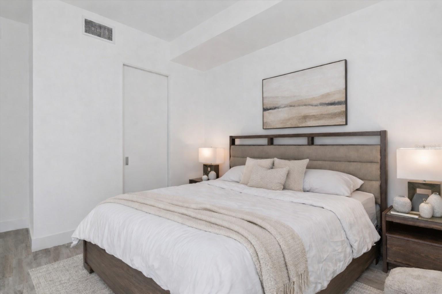 Image 14 of 35 For 332 Cocoanut Avenue 411