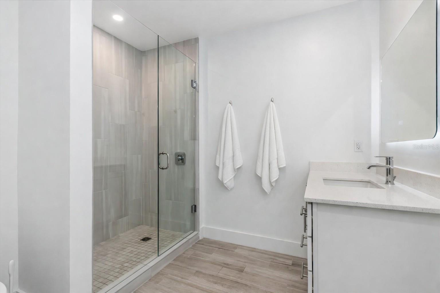 Image 17 of 35 For 332 Cocoanut Avenue 411