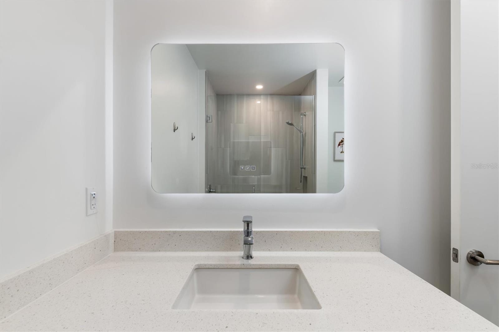 Image 18 of 35 For 332 Cocoanut Avenue 411