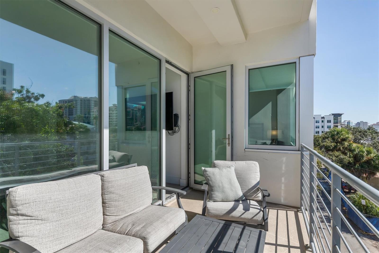 Image 20 of 35 For 332 Cocoanut Avenue 411