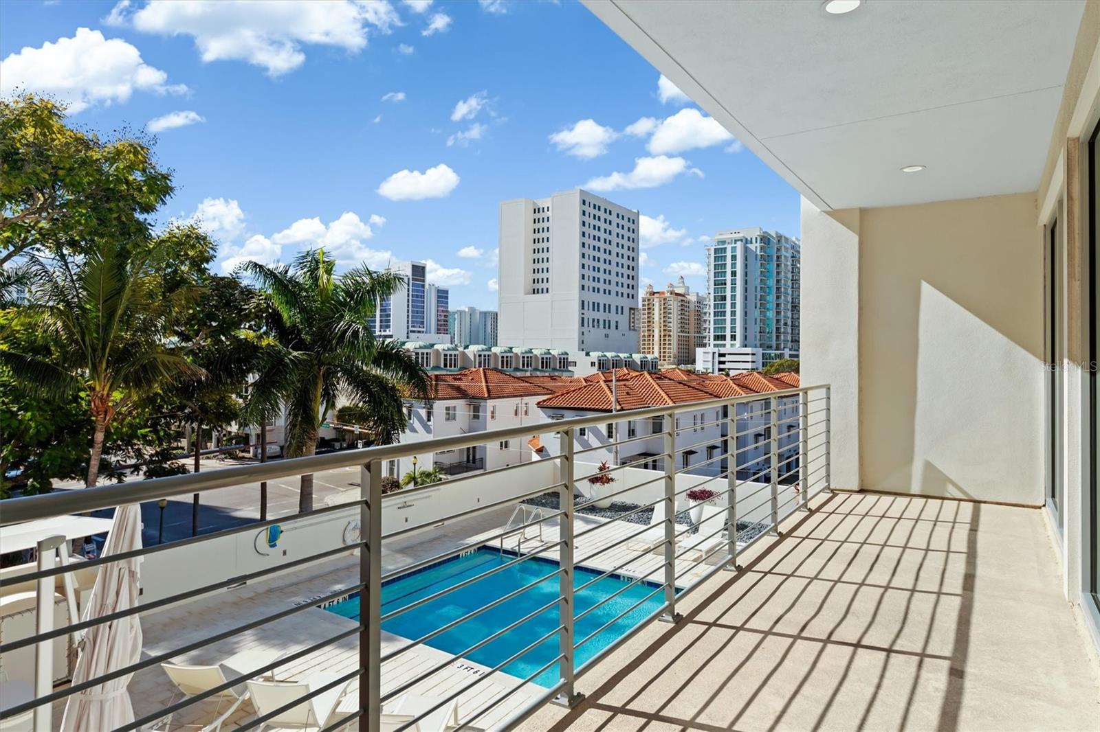 Image 25 of 35 For 332 Cocoanut Avenue 411