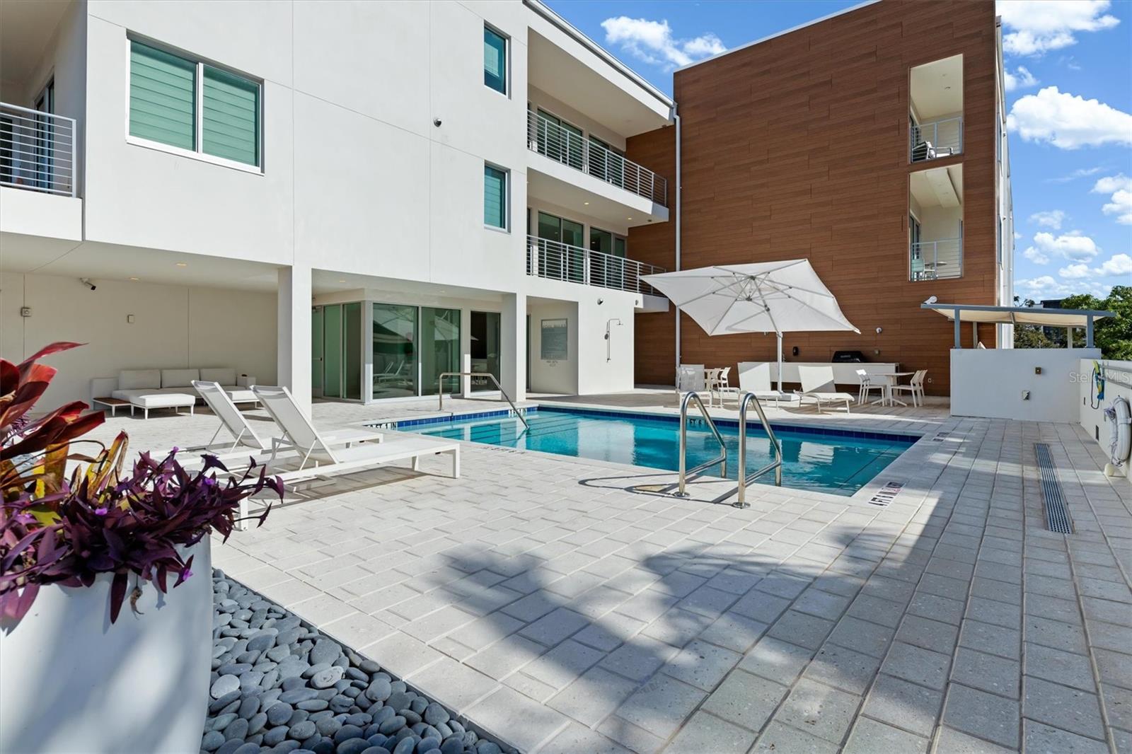 Image 26 of 35 For 332 Cocoanut Avenue 411