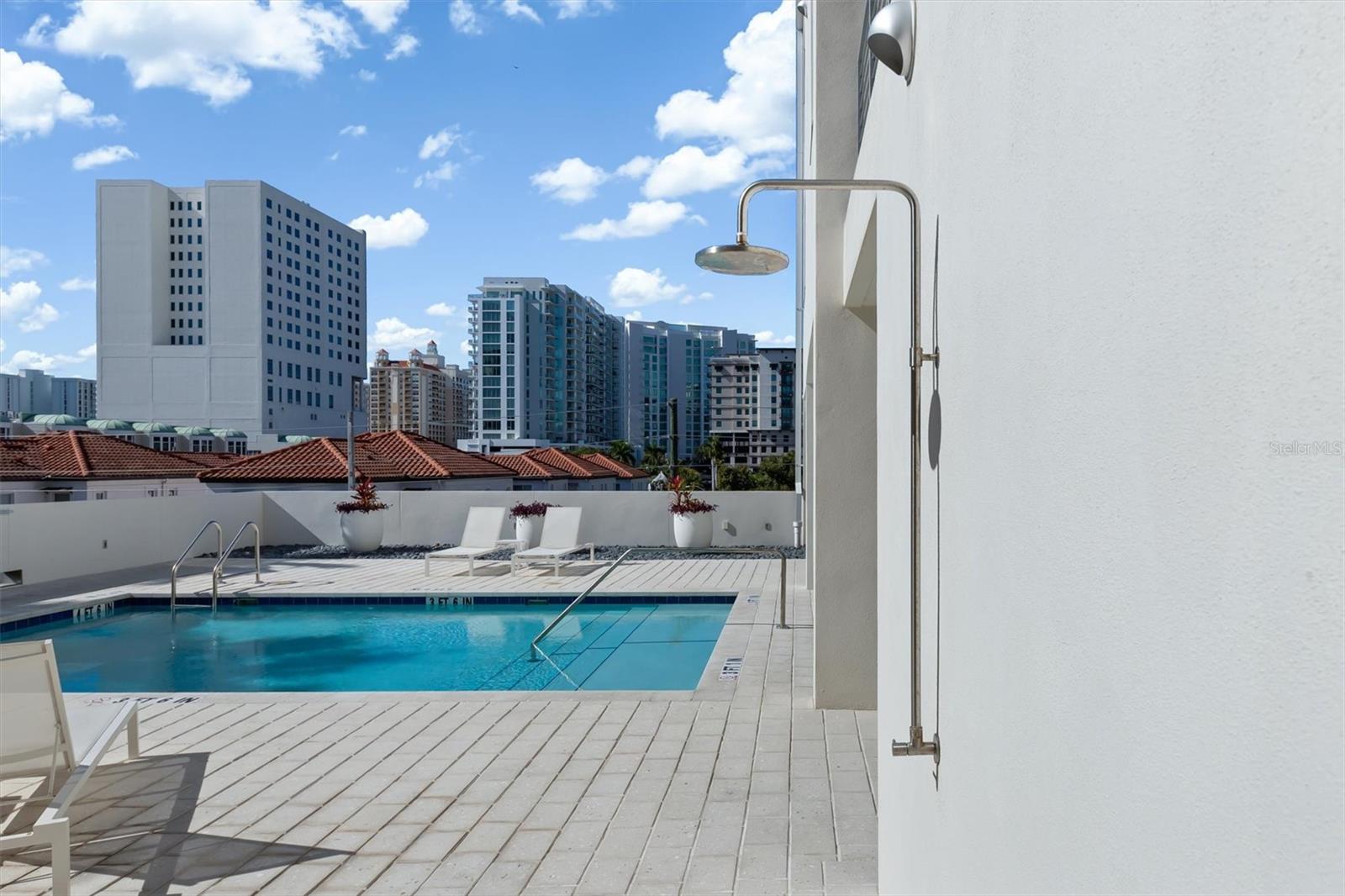 Image 29 of 35 For 332 Cocoanut Avenue 411