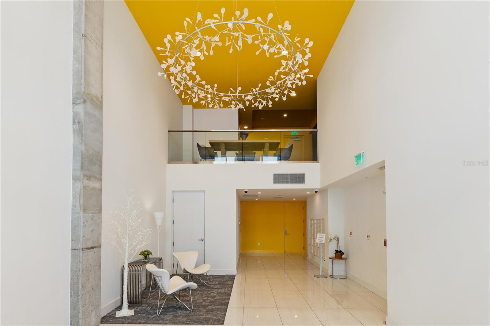 Image 3 of 35 For 332 Cocoanut Avenue 411