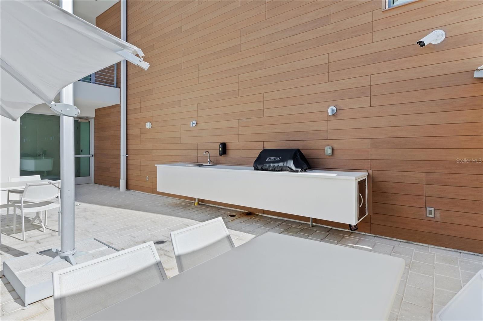 Image 30 of 35 For 332 Cocoanut Avenue 411