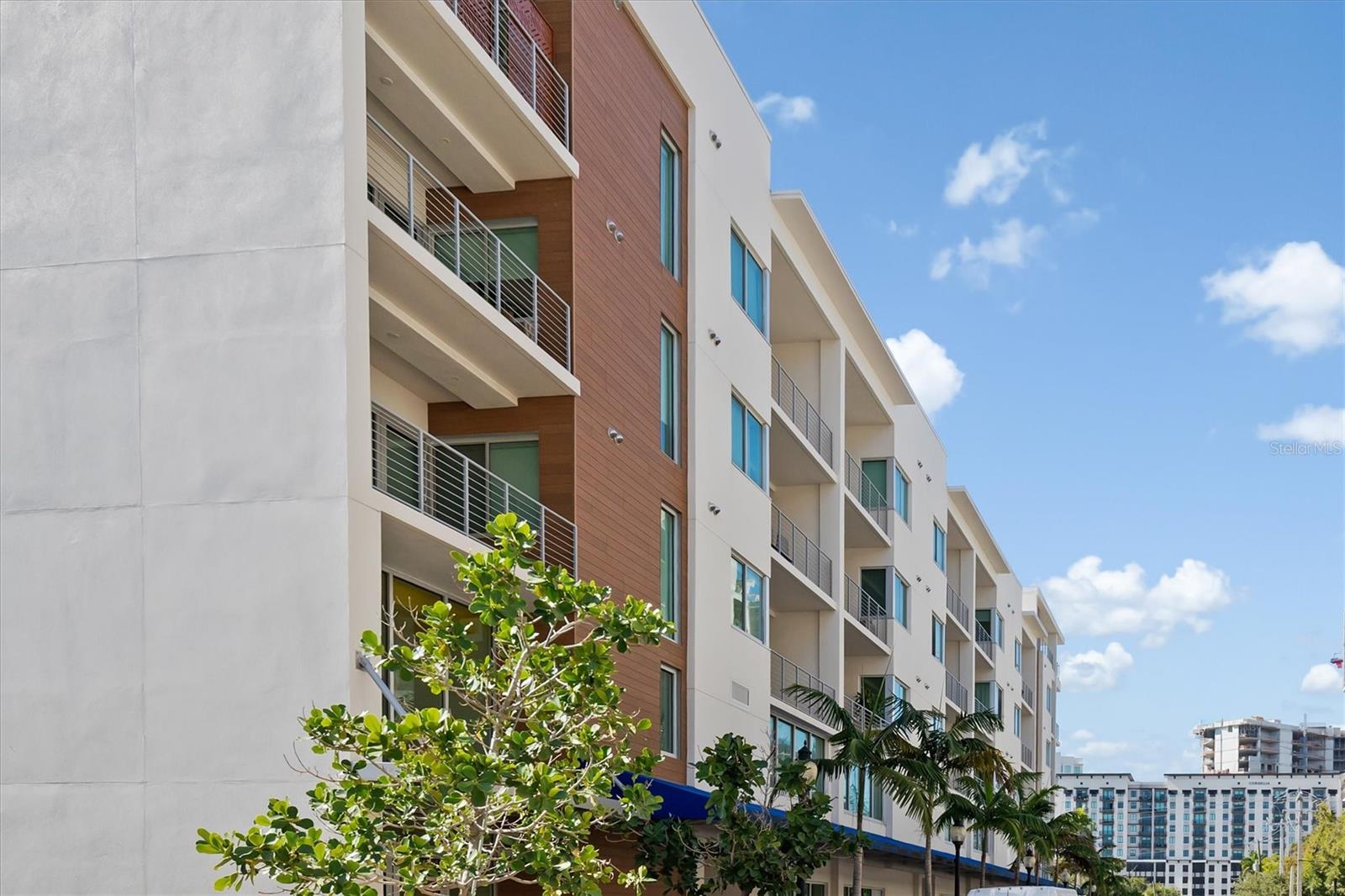 Image 31 of 35 For 332 Cocoanut Avenue 411