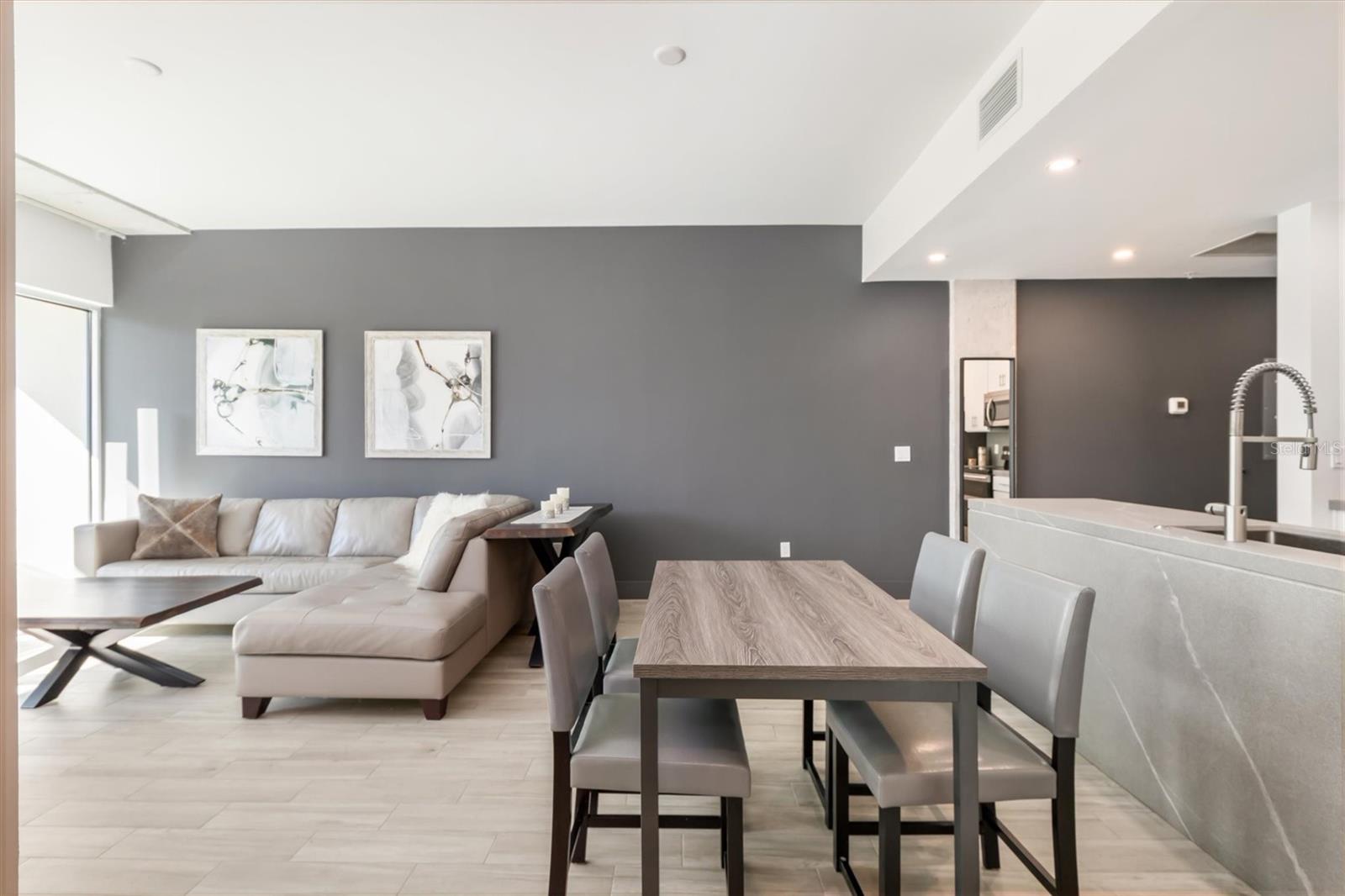 Image 5 of 35 For 332 Cocoanut Avenue 411