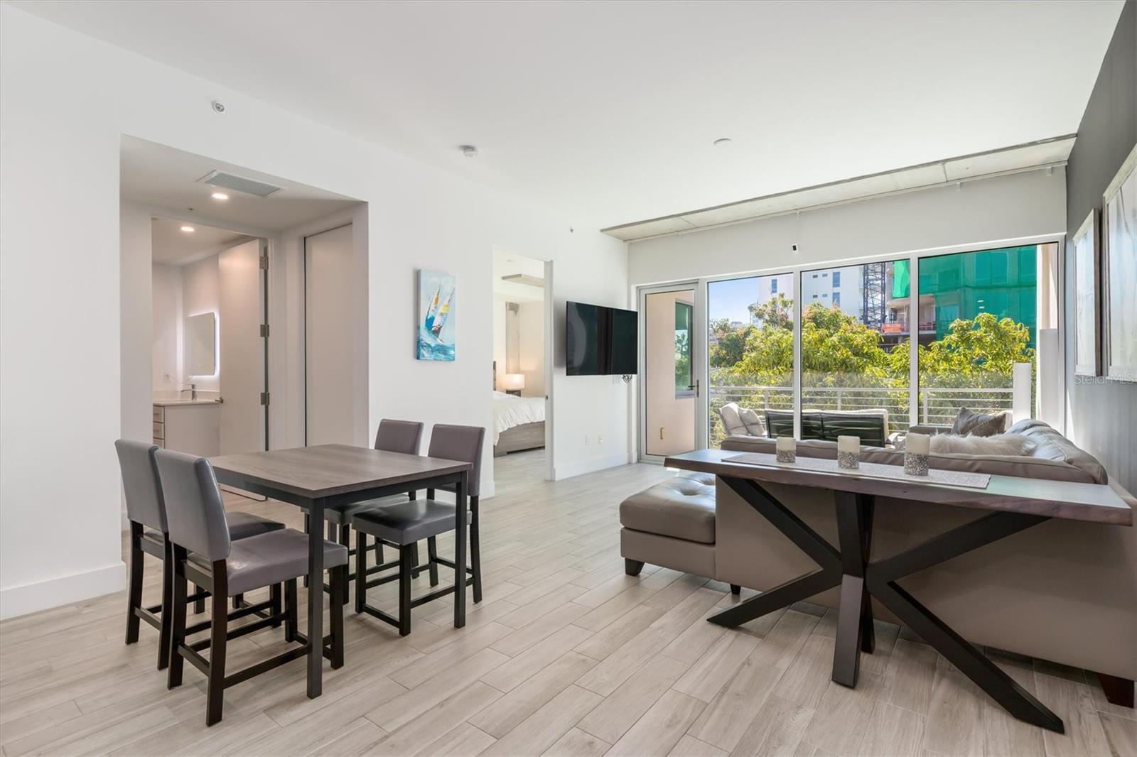 Image 7 of 35 For 332 Cocoanut Avenue 411