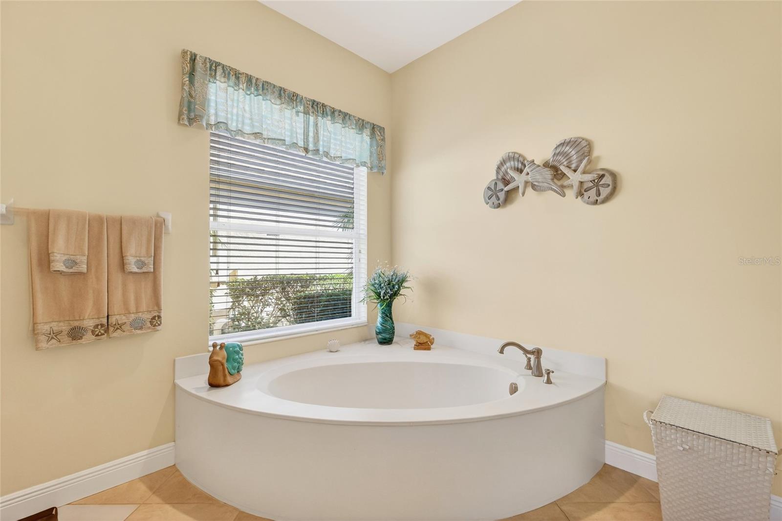 Image 21 of 64 For 8517 17th Drive Nw