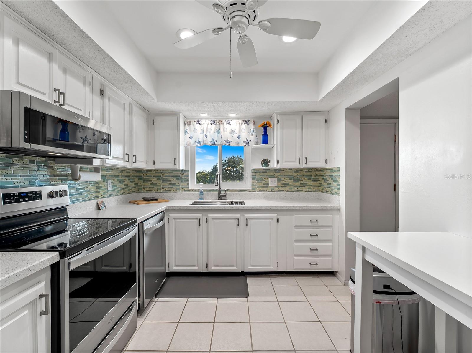 Image 11 of 39 For 3404 Lake Bayshore Drive 315