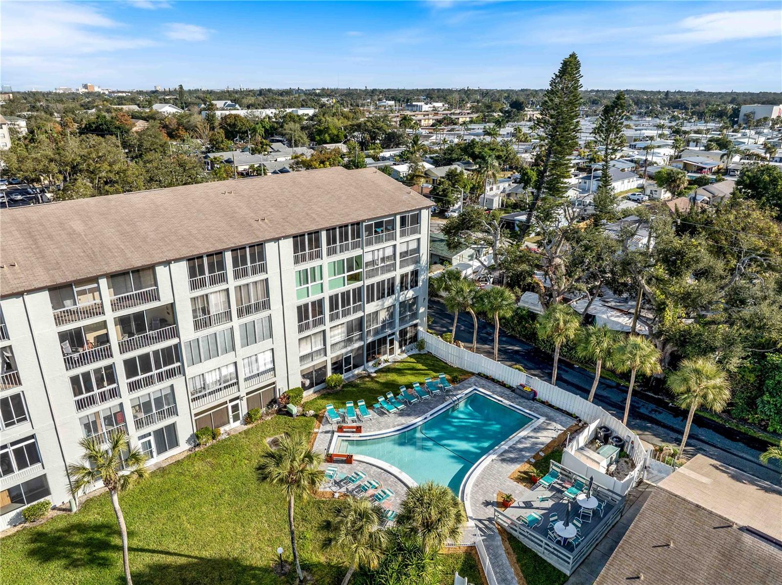 Image 35 of 39 For 3404 Lake Bayshore Drive 315