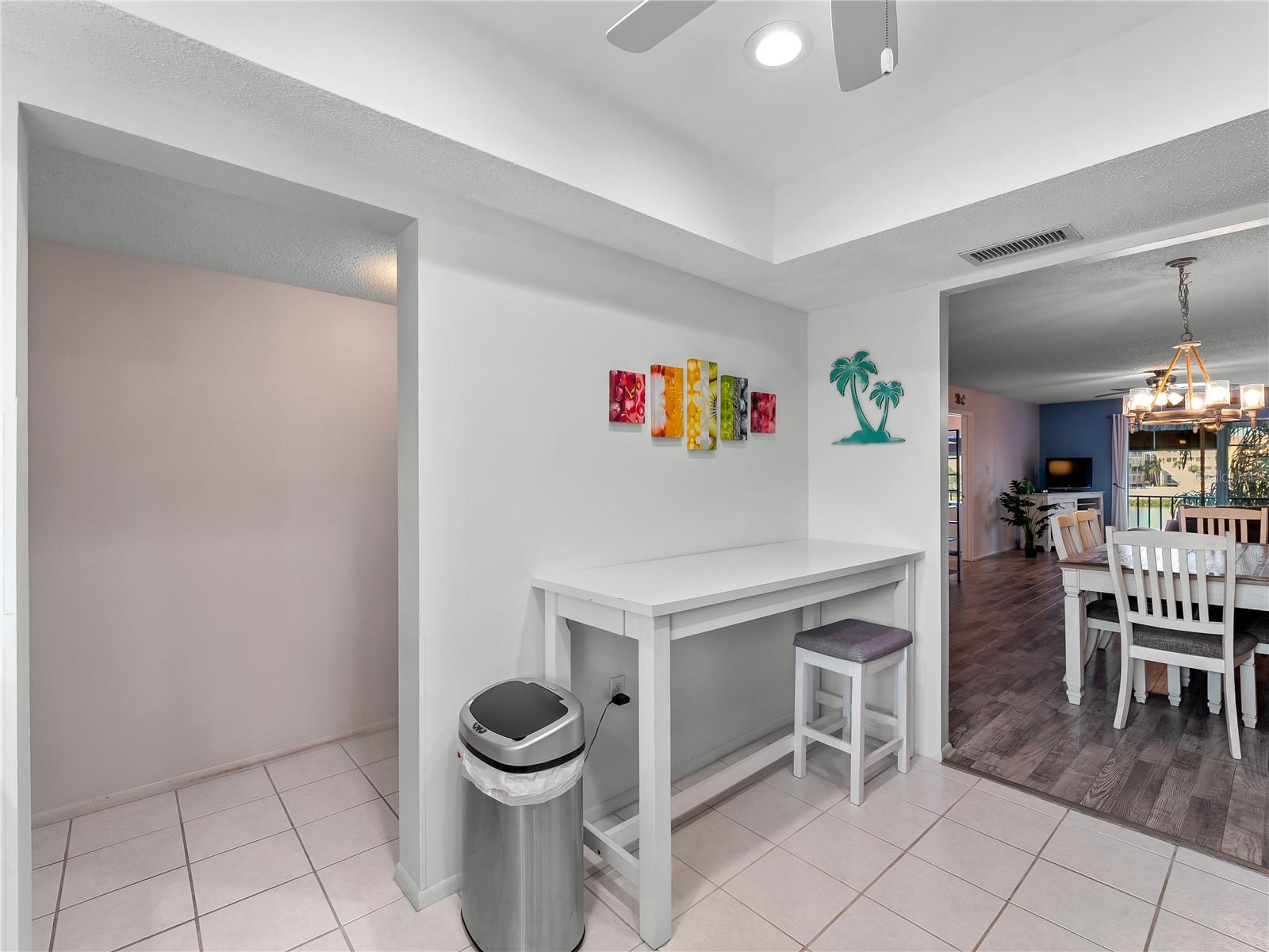 Image 9 of 39 For 3404 Lake Bayshore Drive 315