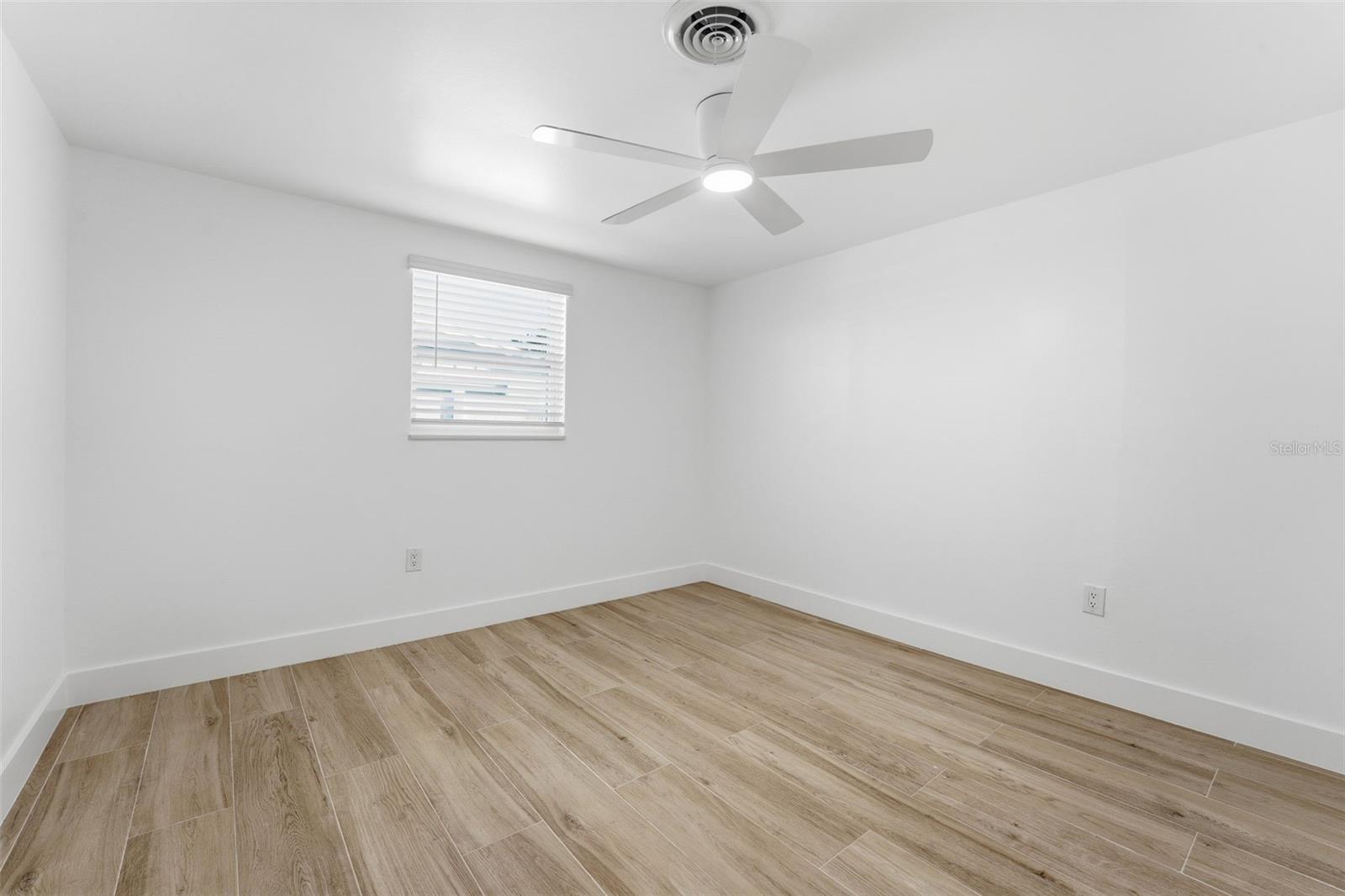 Image 11 of 26 For 121 Sandhurst Drive