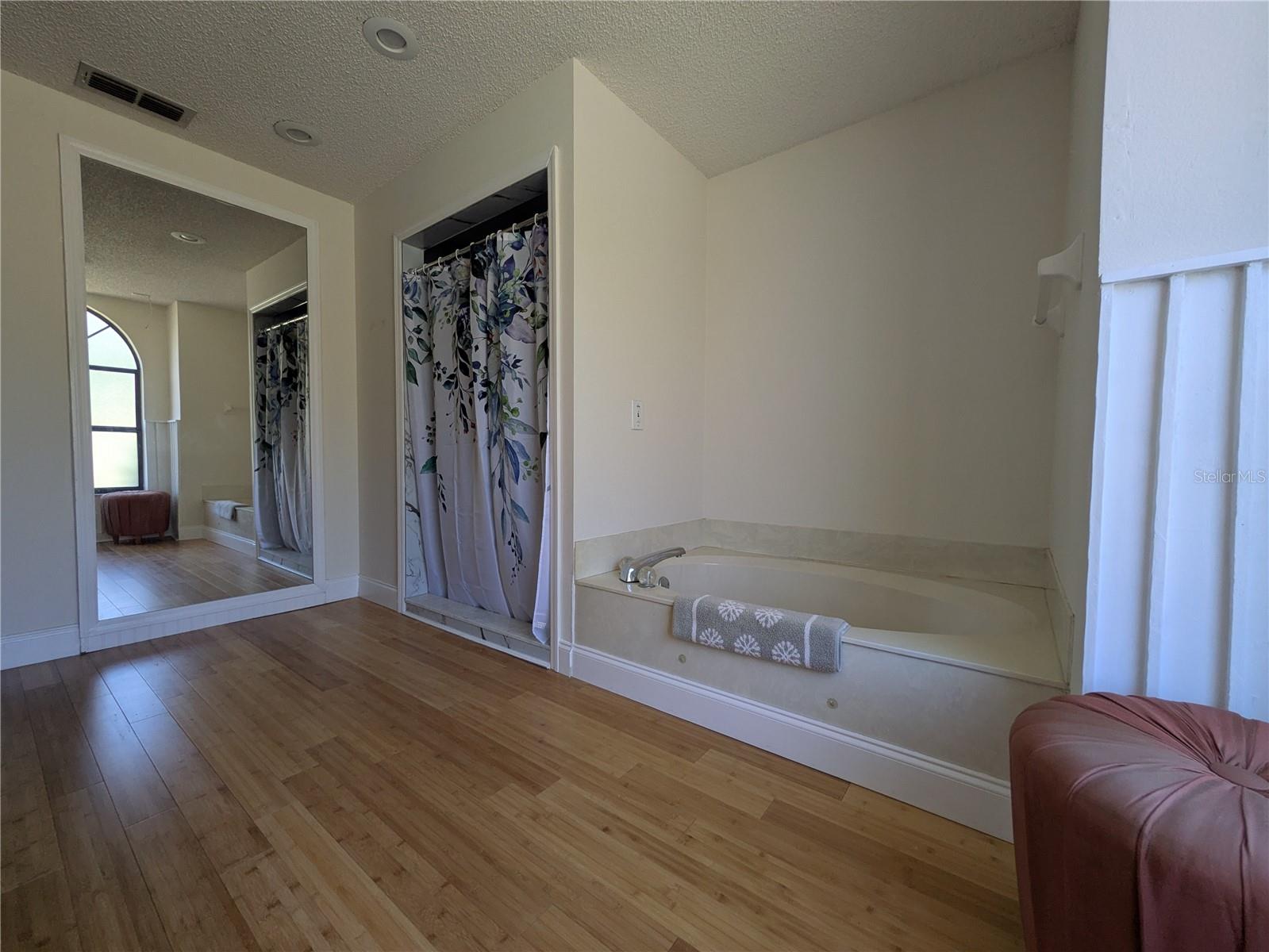 Image 18 of 26 For 8432 Palm Lakes Court