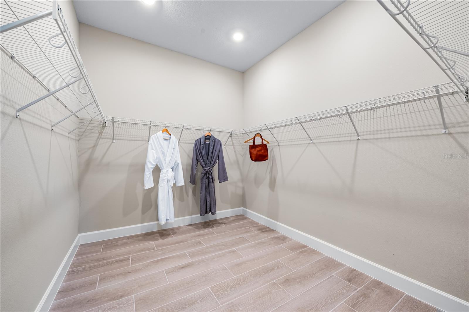 Image 38 of 70 For 7657 Moonbeam Avenue