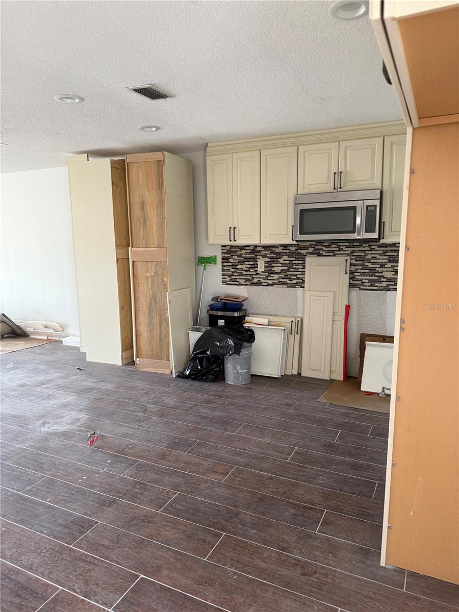 Image 5 of 20 For 614 Fair Winds Drive 614