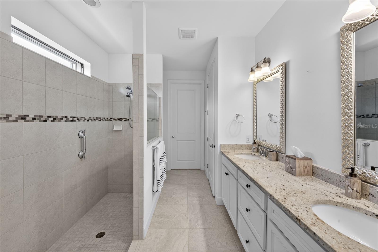 Image 23 of 93 For 17114 Seaford Way