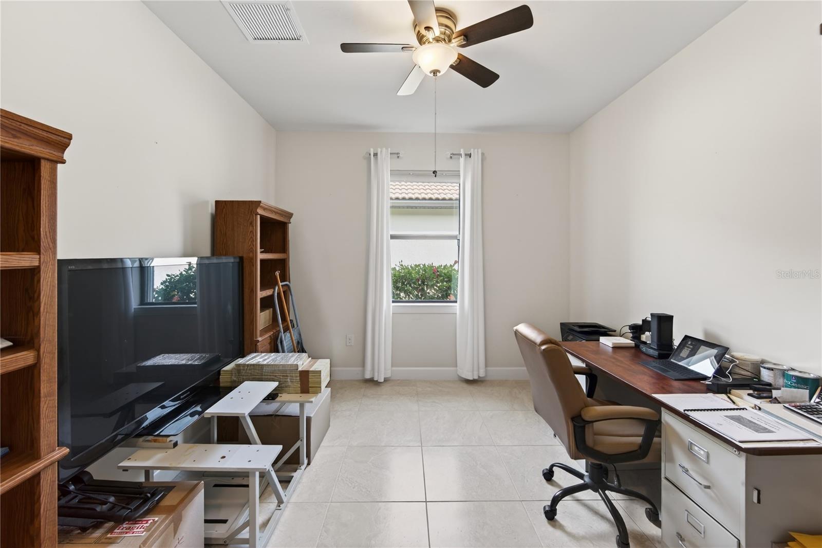 Image 28 of 93 For 17114 Seaford Way