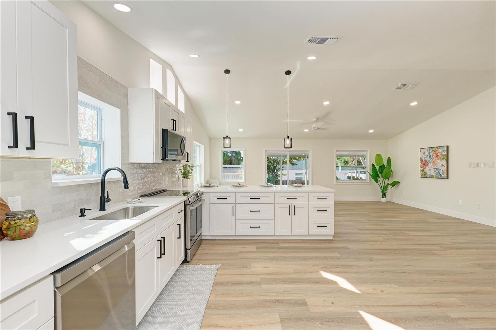 Image 22 of 59 For 6738 Avenue D