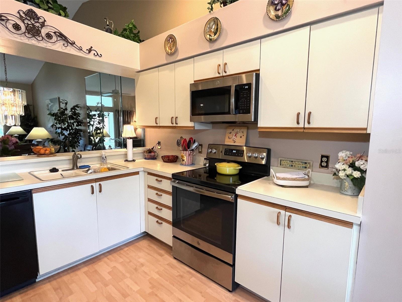 Image 4 of 59 For 6713 Stone River Rd  203